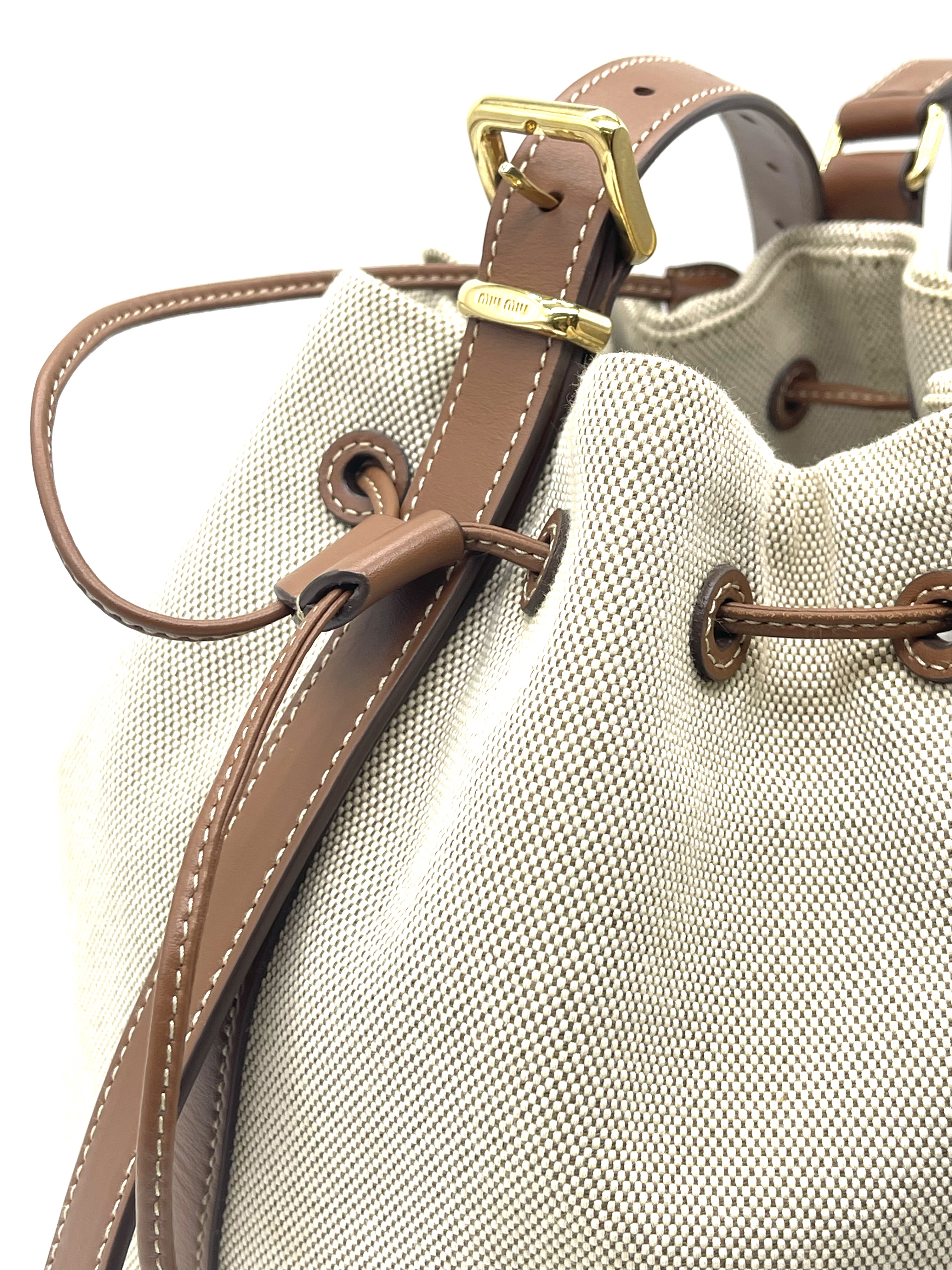 Pre-Owned MIU MIU Logo-Appliquéd Canvas / Product Code: 26041201