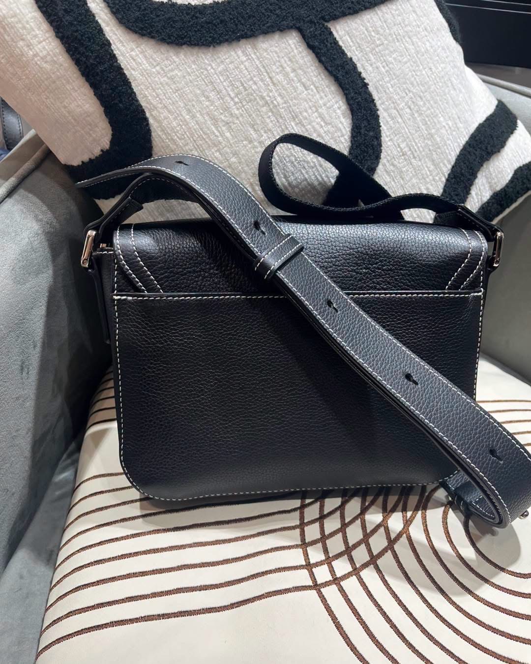 Dior saddle medium calfskin  100%Authentic ,98%new✅塵袋