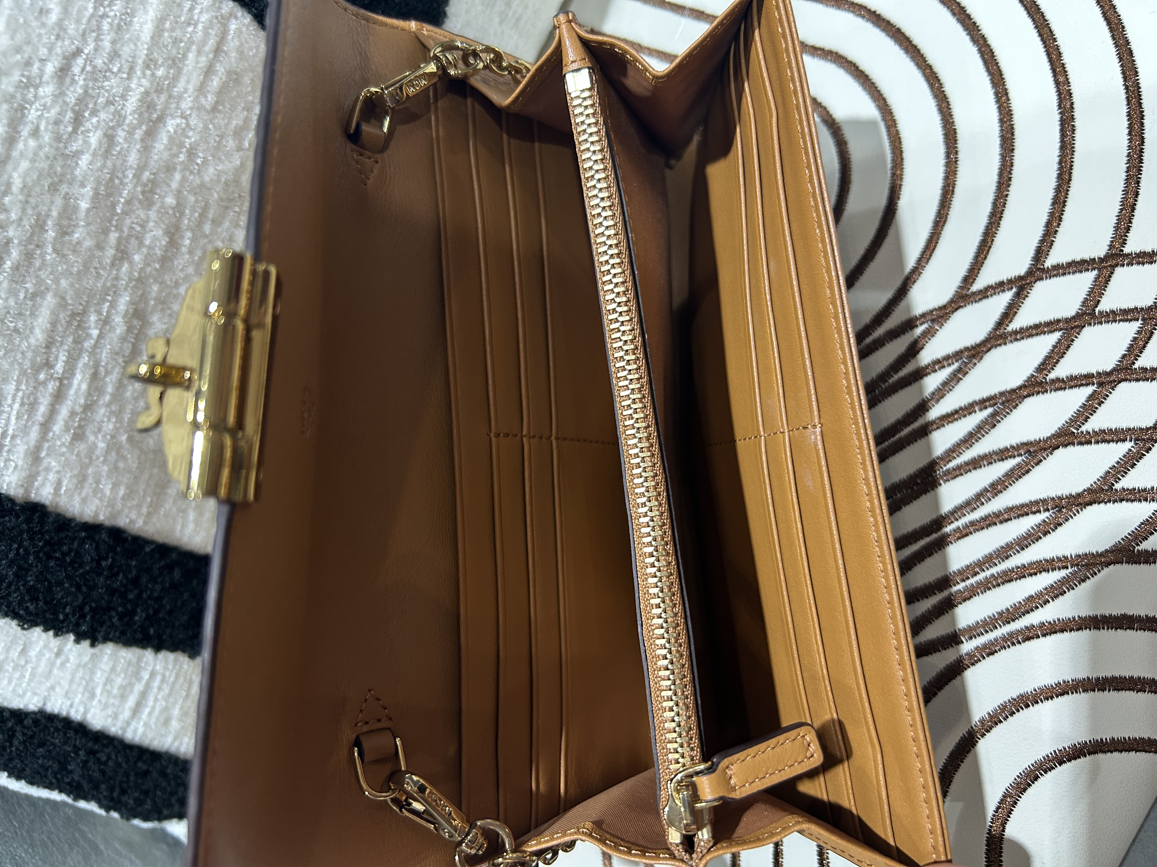 MCM Visetos Patricia Wallet On Chain woc calfskin  100%Authentic, 98%New  ✅原裝鏈條✅Dust bag