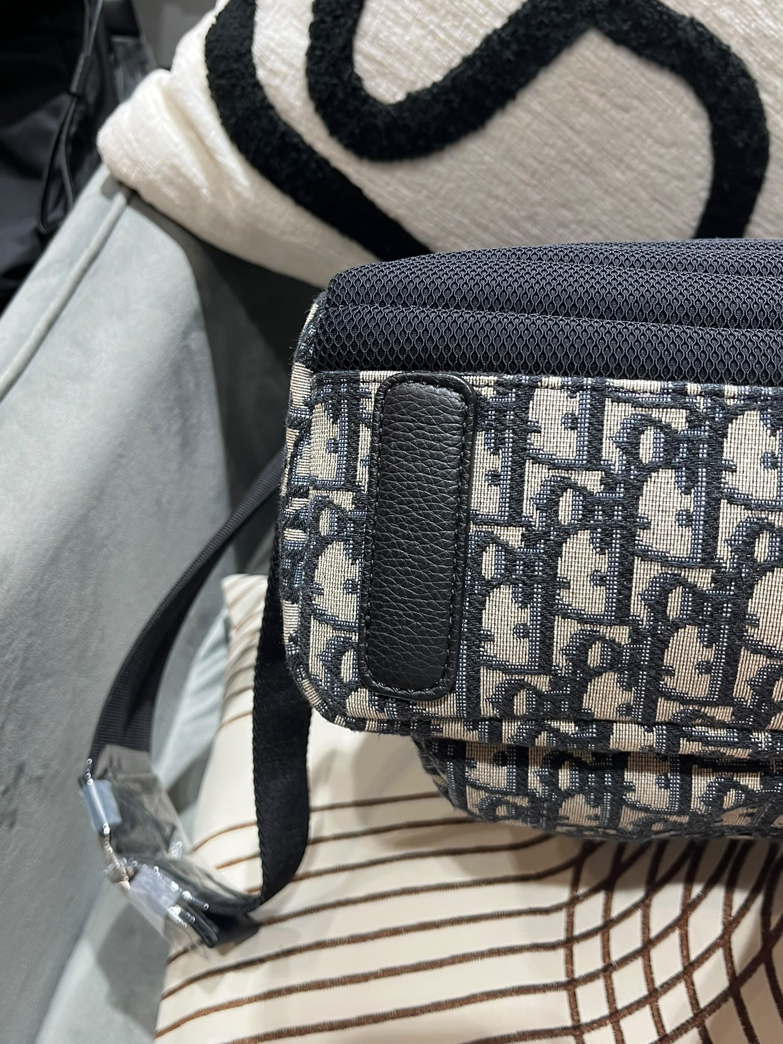 Christian Dior Oblique backpack 100%Authentic, 98%New  ✅證書✅Dust bag 