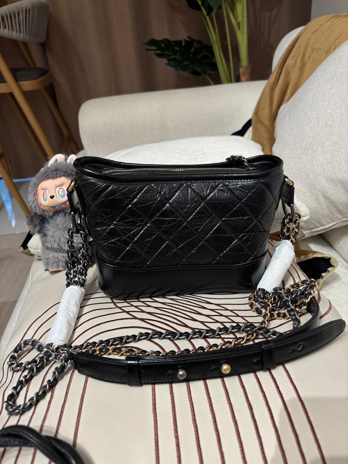 Chanel Gabrielle hobo small calfskin 黑金 100%Authentic,98%new ✅26 card✅dust bag✅box