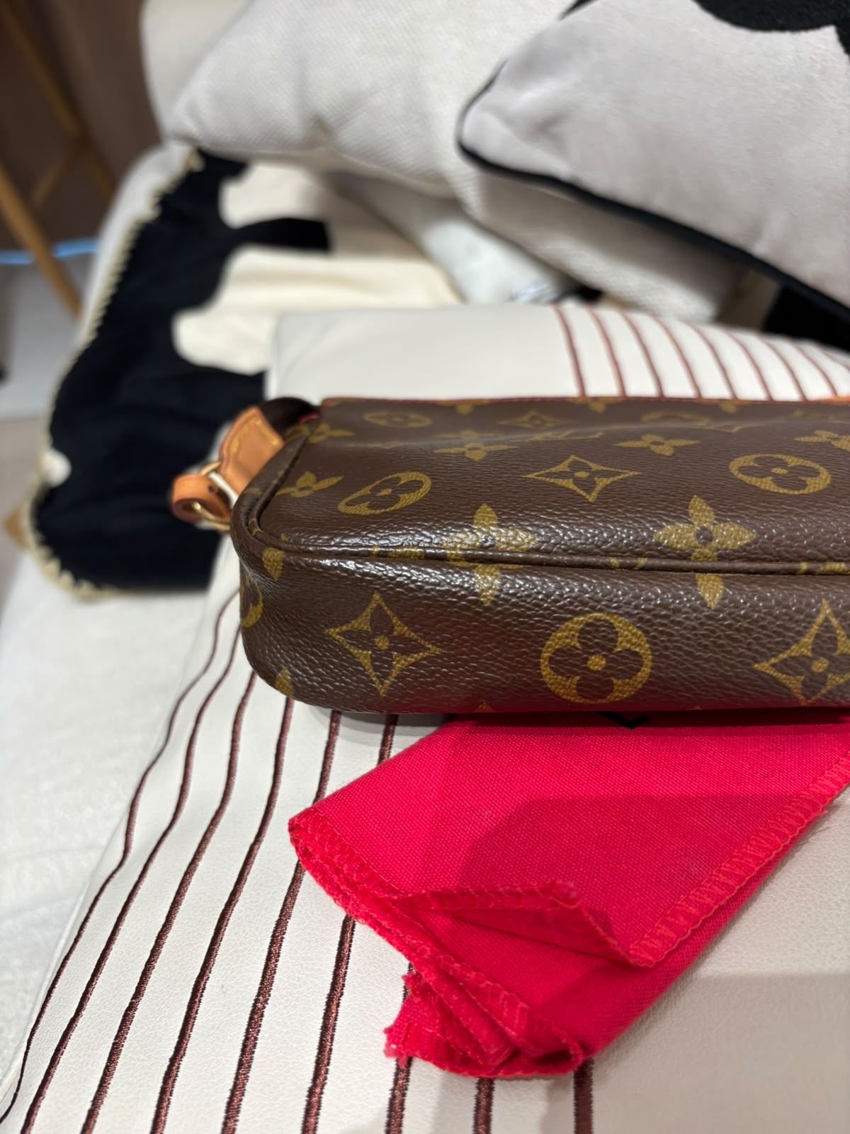 Lv pochette Takashi Murakami Monogram Cherry Pochette Accessoires 單肩包（limited edition ） 100%Authentic, 98%New ✅Dust bag ✅Box