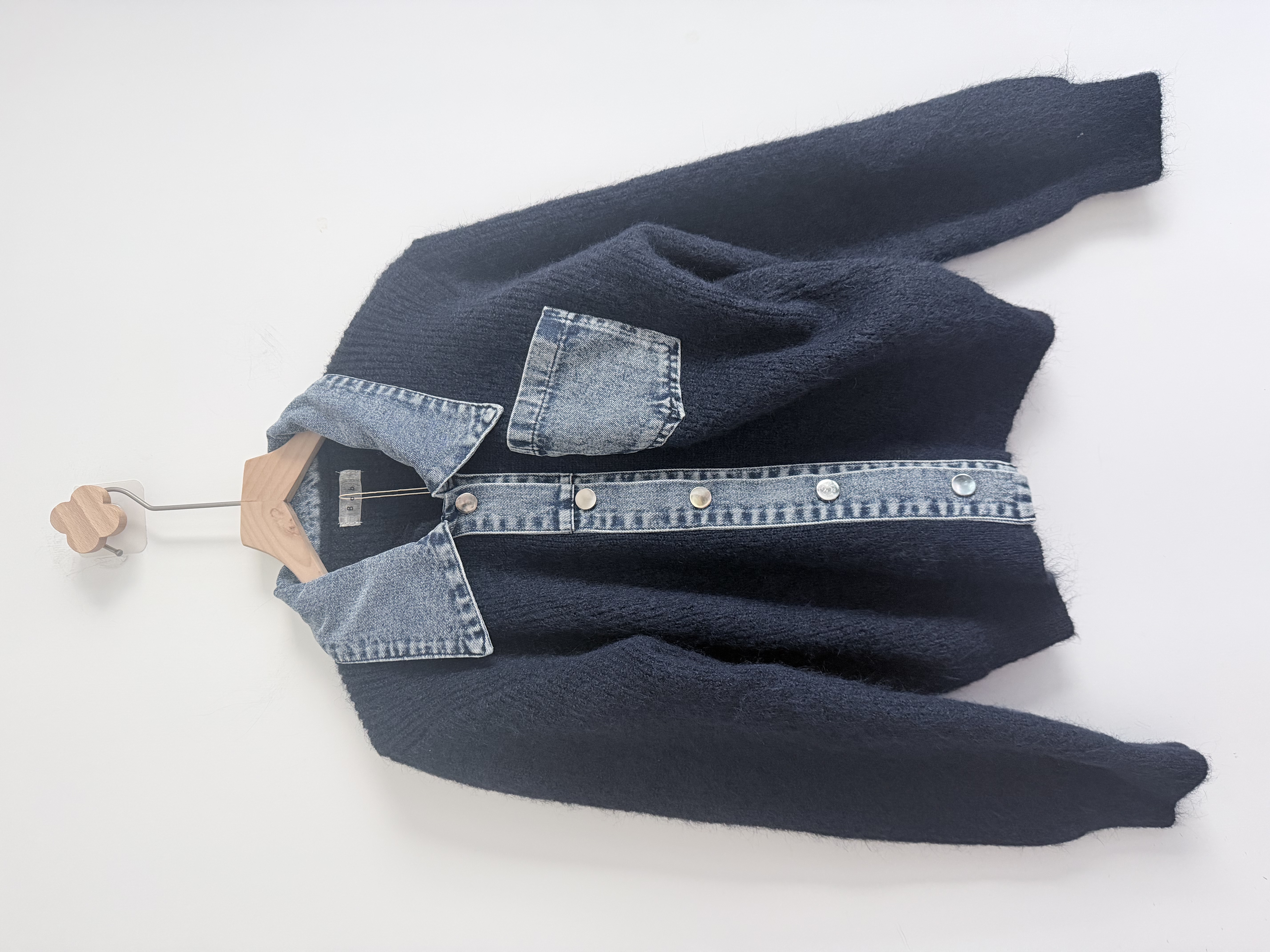 <限量現貨><JP> 新色加入！時尚設計感～牛仔布拼 Knit Cardigan* 2色入