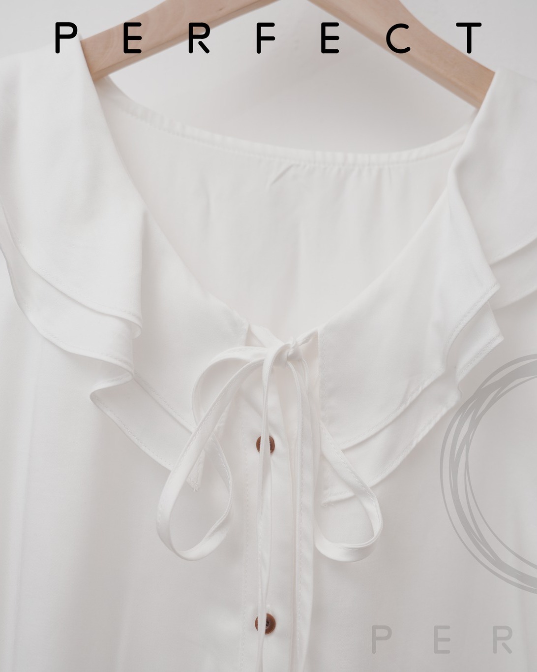 T0004_高貴面料五色大RUFFLE領上衣(純潔白)