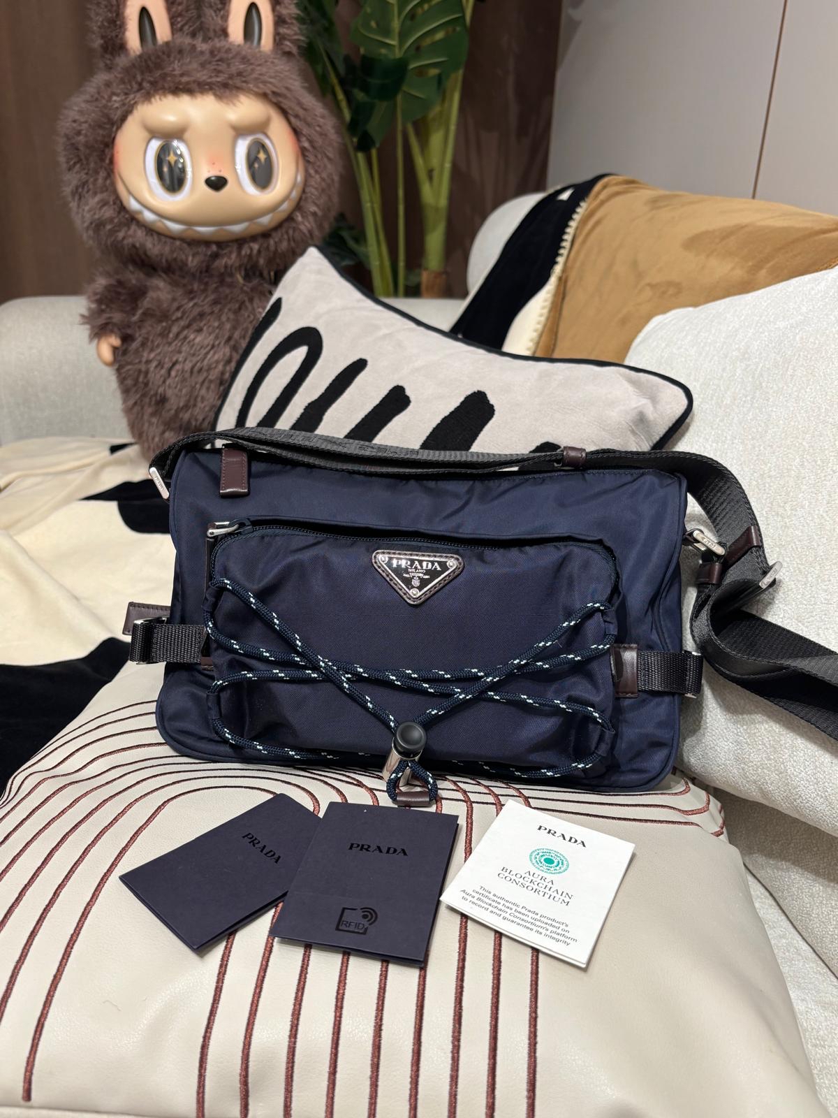 Prada Speedrock Re-Nylon shoulder bag 皮革肩背袋 100%Authentic, 98%New ✅nfc ✅certificate✅Dust bag