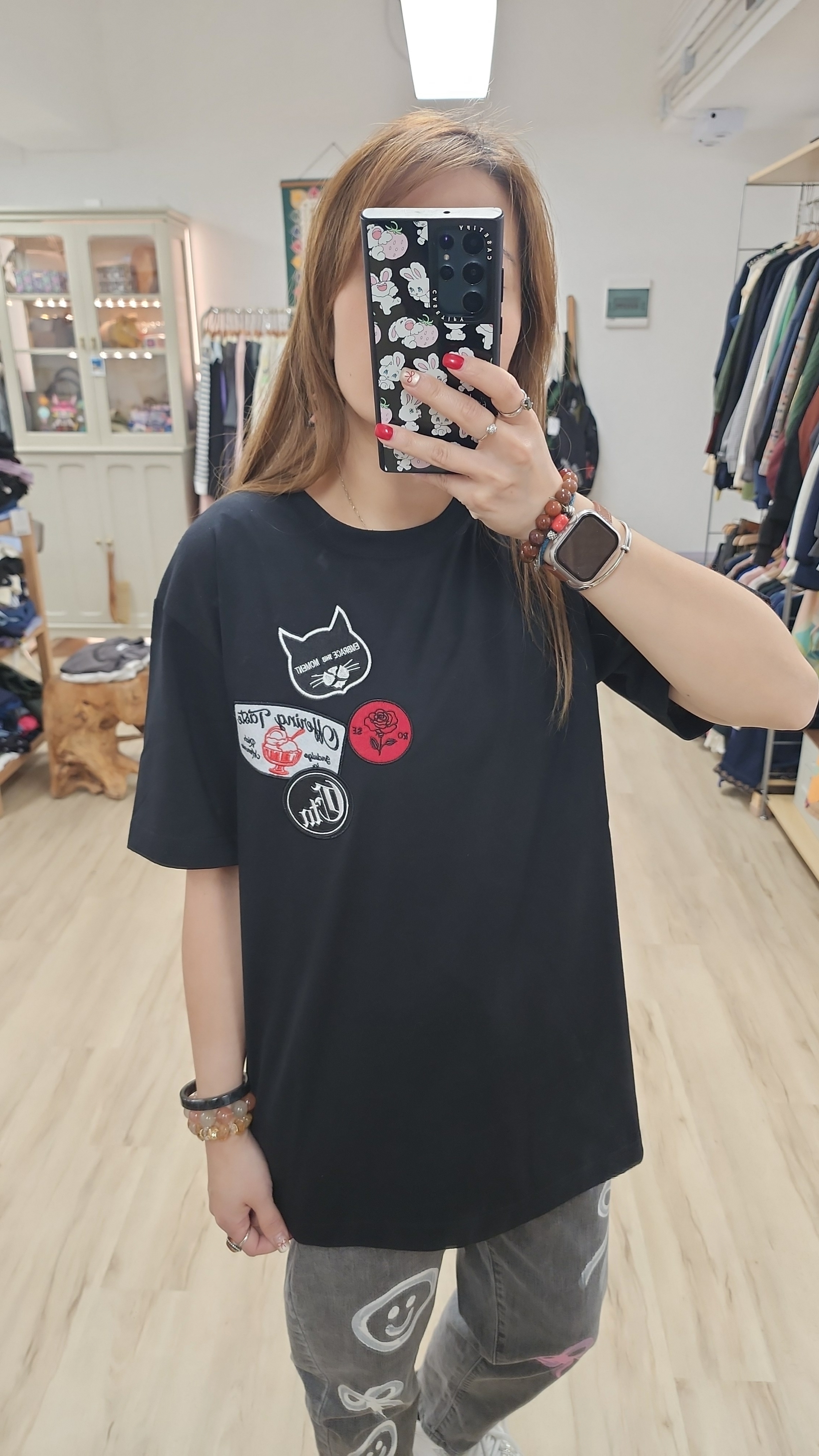 日牌黑拼貓貓車章Tee