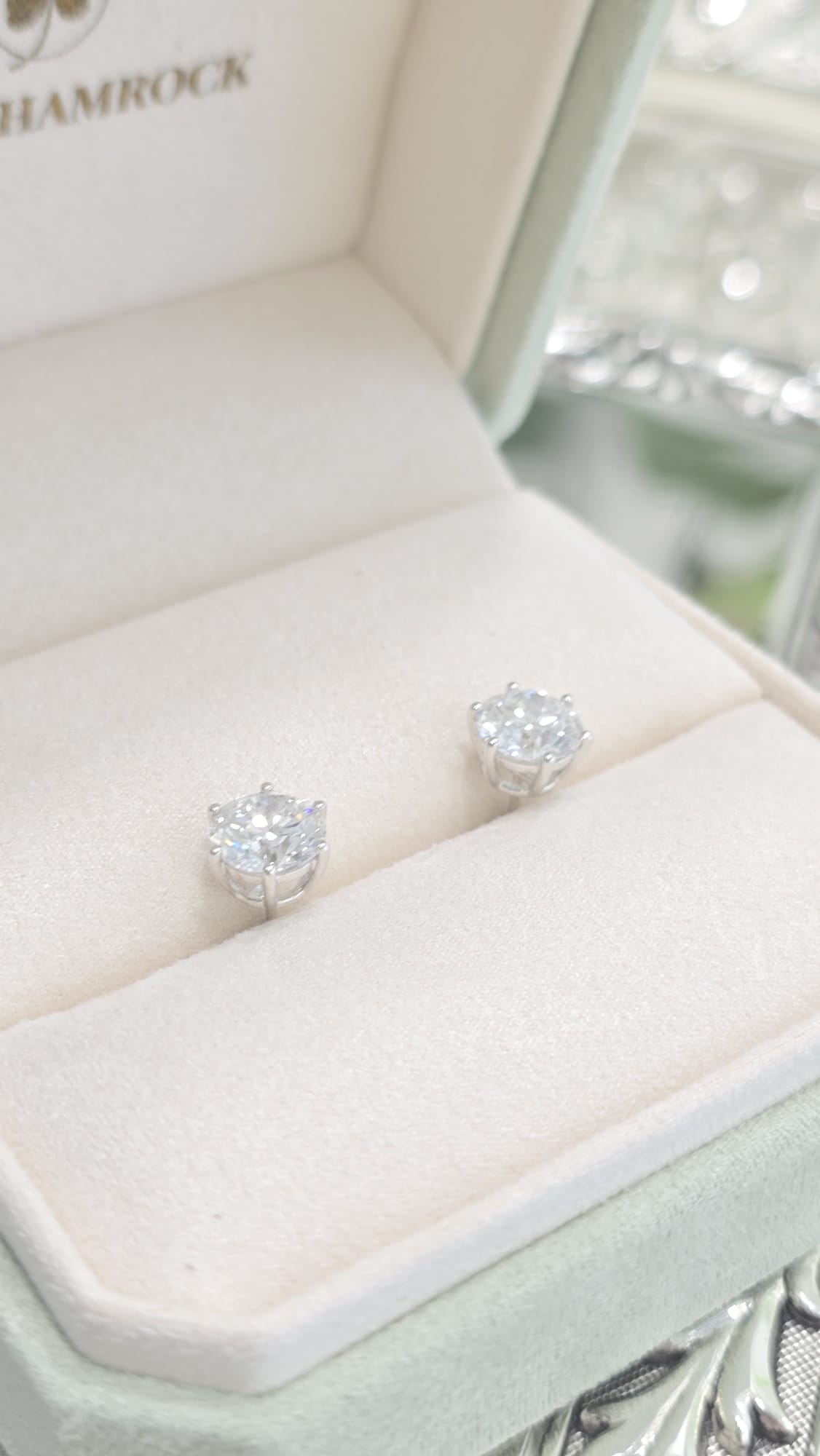 18K金白培育鑽石耳釘 D3.08ct/2 G1.254g