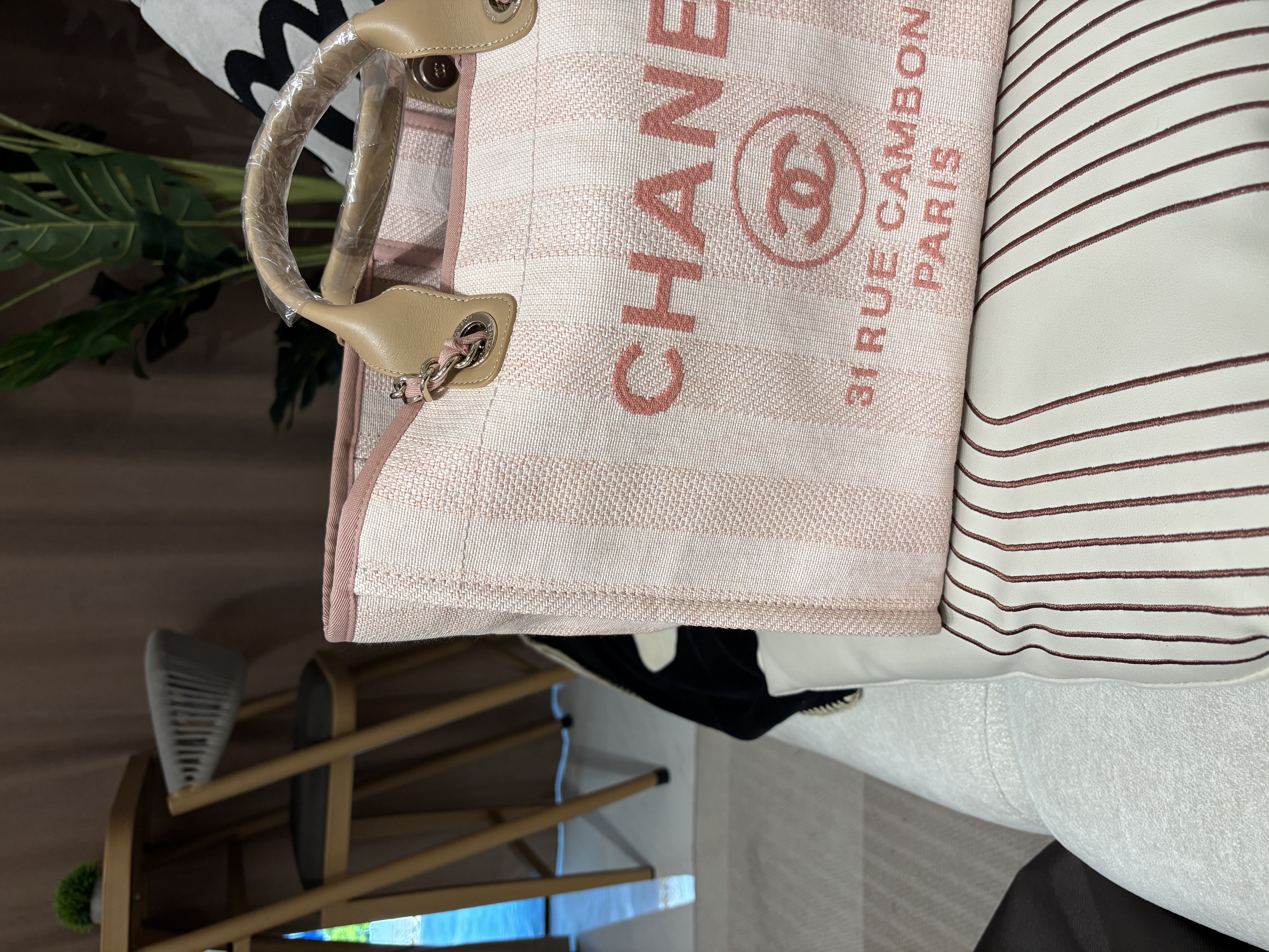 Chanel deauville tote bag with handle 100%Authentic,98%new ✅專門店收據✅29 card✅dust bag