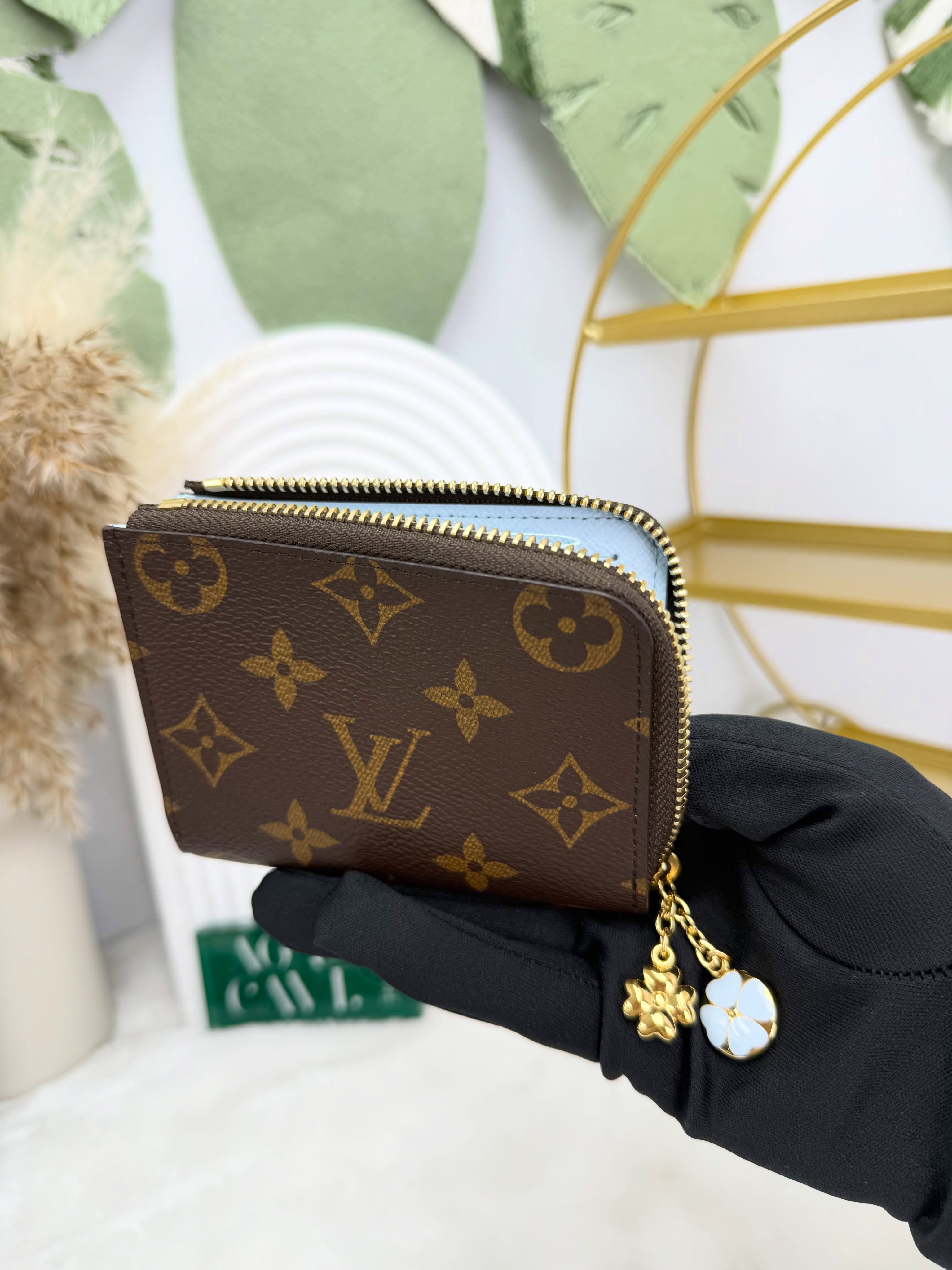 Lv👜 PRE OWNED 🛍️🩵Charms 季節限定系列 老花拼天藍色短銀包 🤎