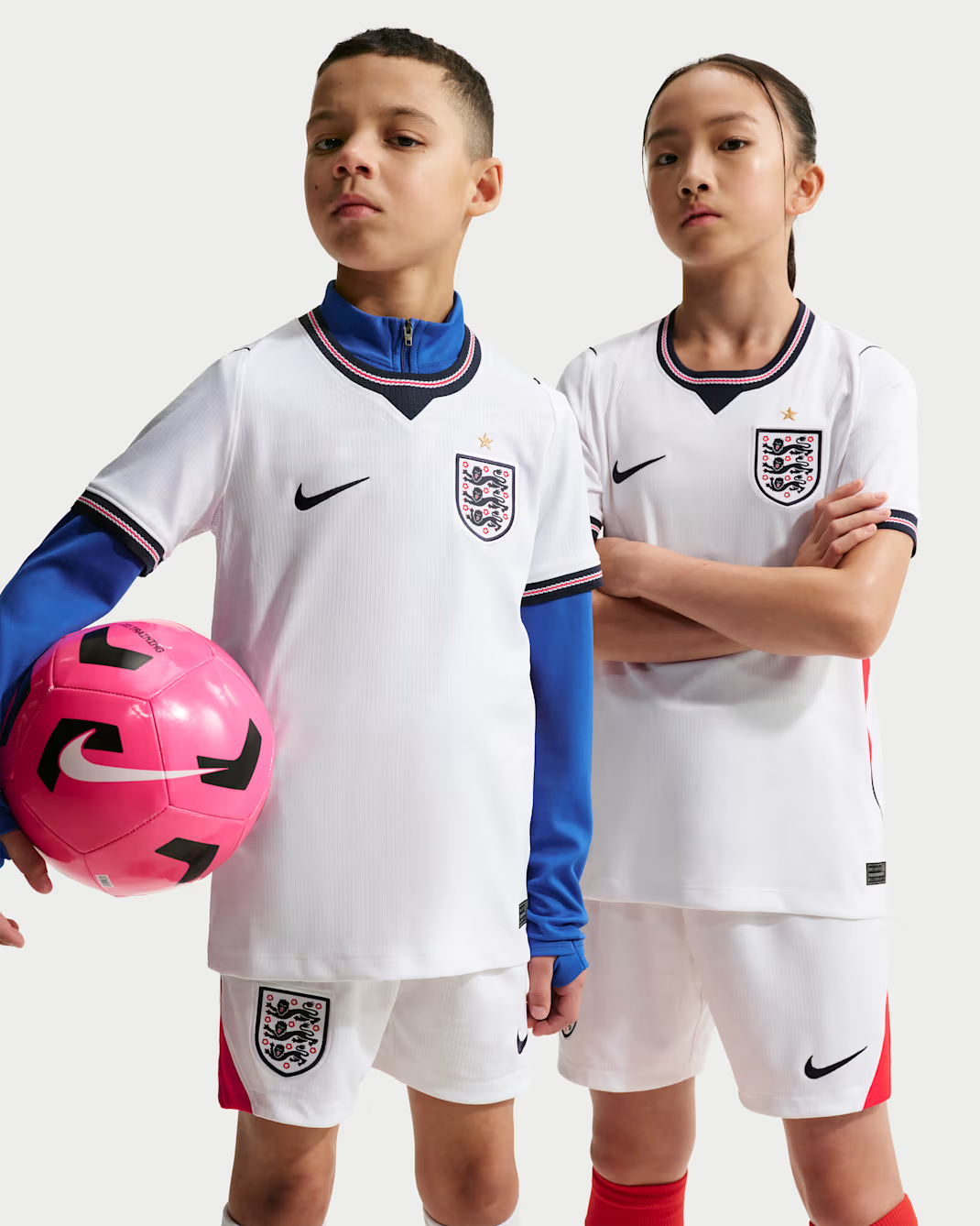 三獅軍團新章 Nike England 英格蘭 2026-27 童裝主場球迷版球衣 (可加印字章) IB5111