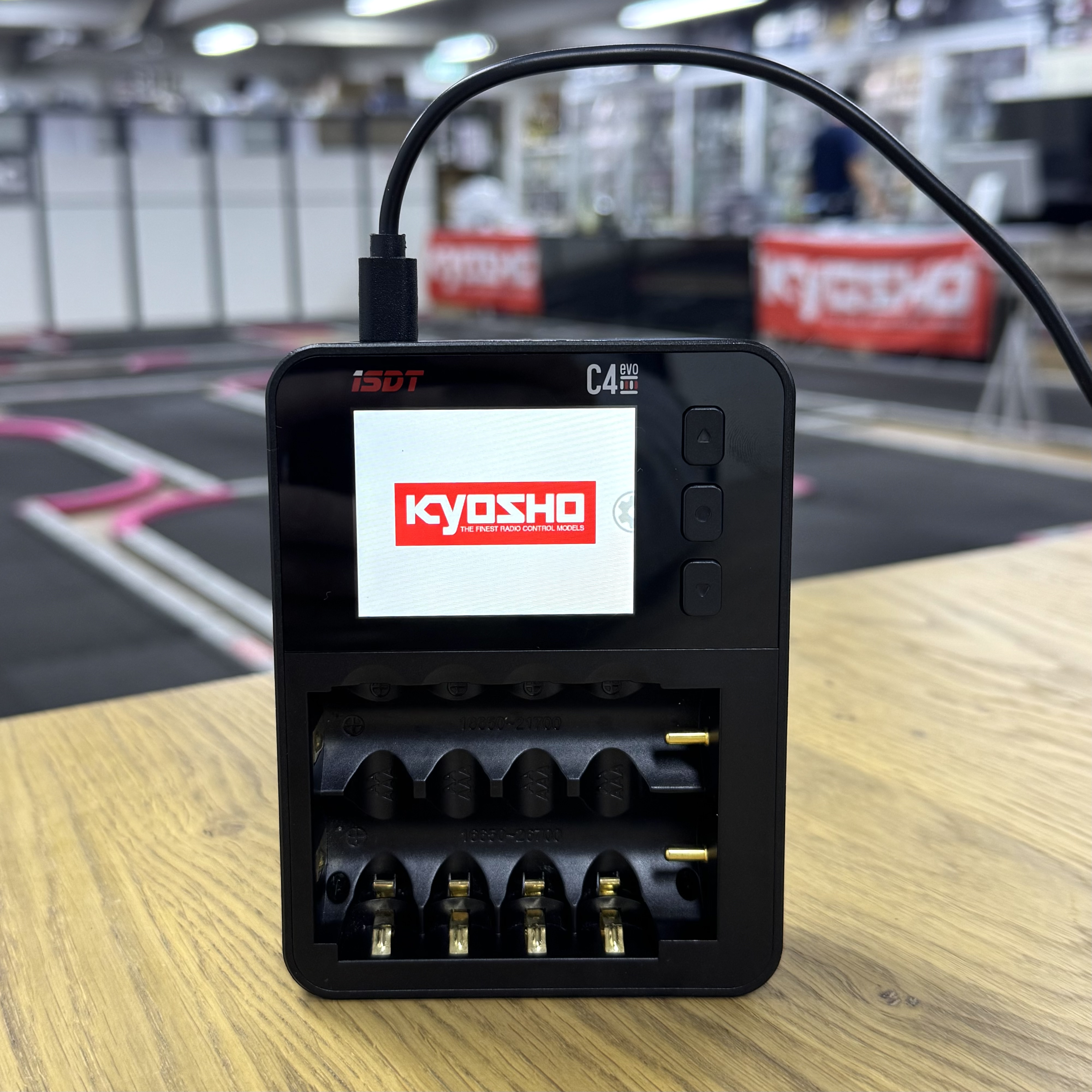 iSTC Kyosho Speed House Multicell Charger EVO  (中古Refurbished products)