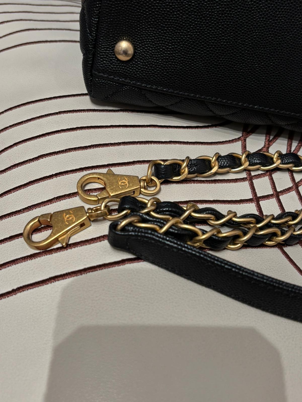 Chanel coco handle medium 黑色荔枝牛皮復古金扣，絕版罕有蛇手柄 100%Authentic, 98%new ✅26card ✅dust bag ✅box 