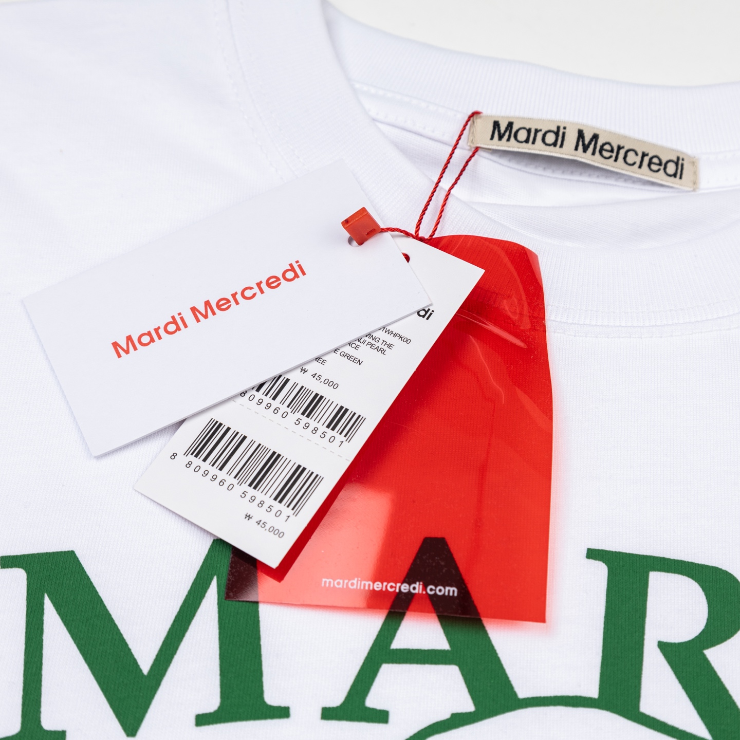 Mardi Mercredi Swing The Tail Ddanji Pearl Necklace T-shirt