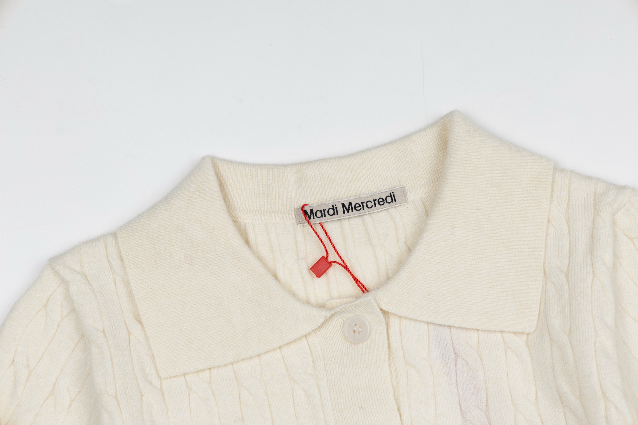 Mardi Mercredi Flower Embroidery Cable Short Sleeve Knit