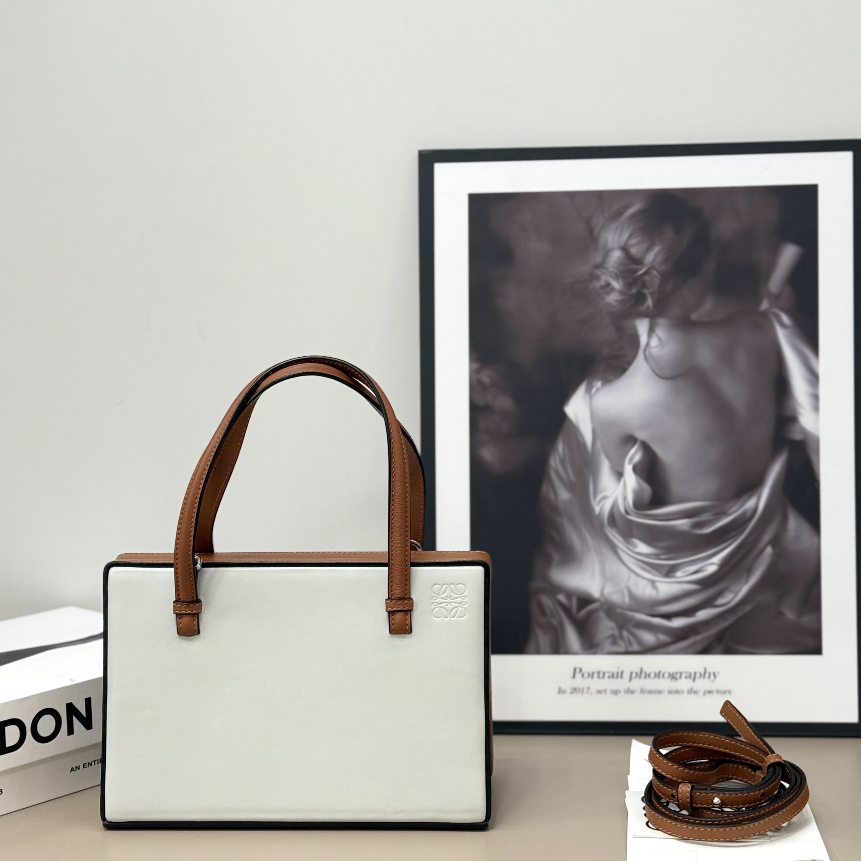 【預訂貨品】Loewe postal bag