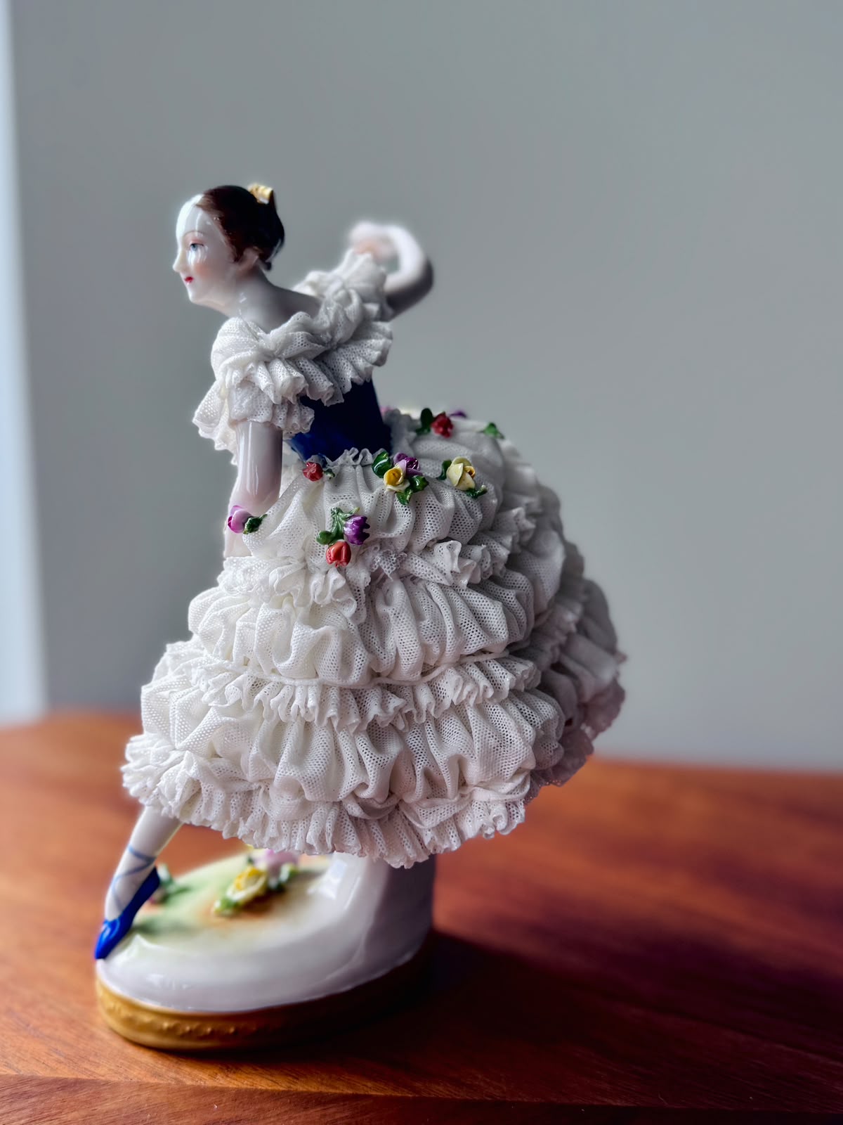 Antique Early 20th Century German Dresden-Style Hand-painted Porcelain Lace Lady Figurine (MT2615)