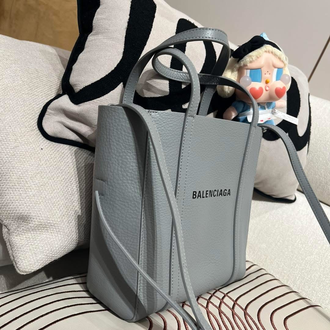 Balenciaga everyday tote bag calfskin  100%Authentic ,98%new✅dust bag 