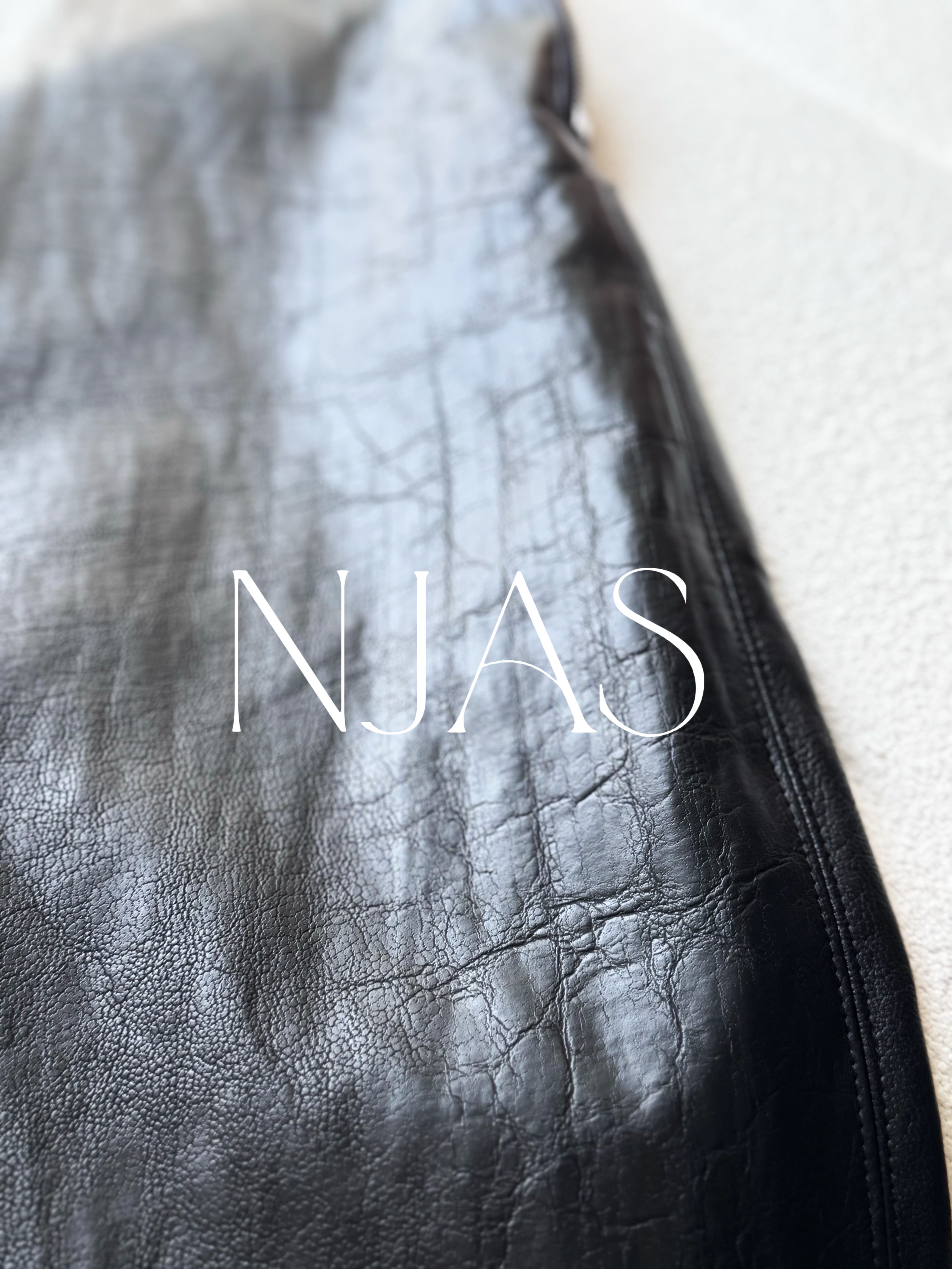 Elegant Faux leather pencil skirt