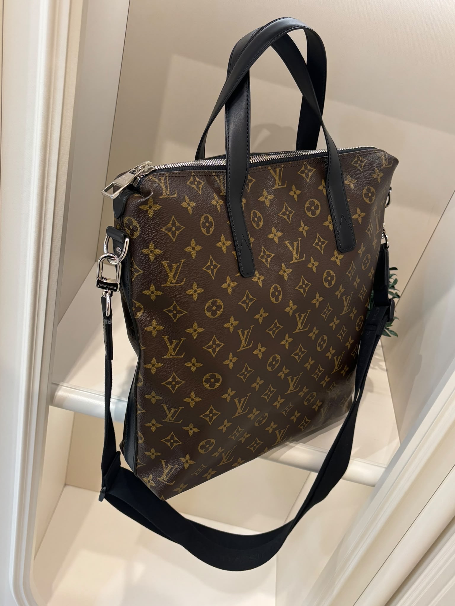 Lv Macassar Kitan 2 way bag tote M40388 100%Authentic,95%new✅dust bag 