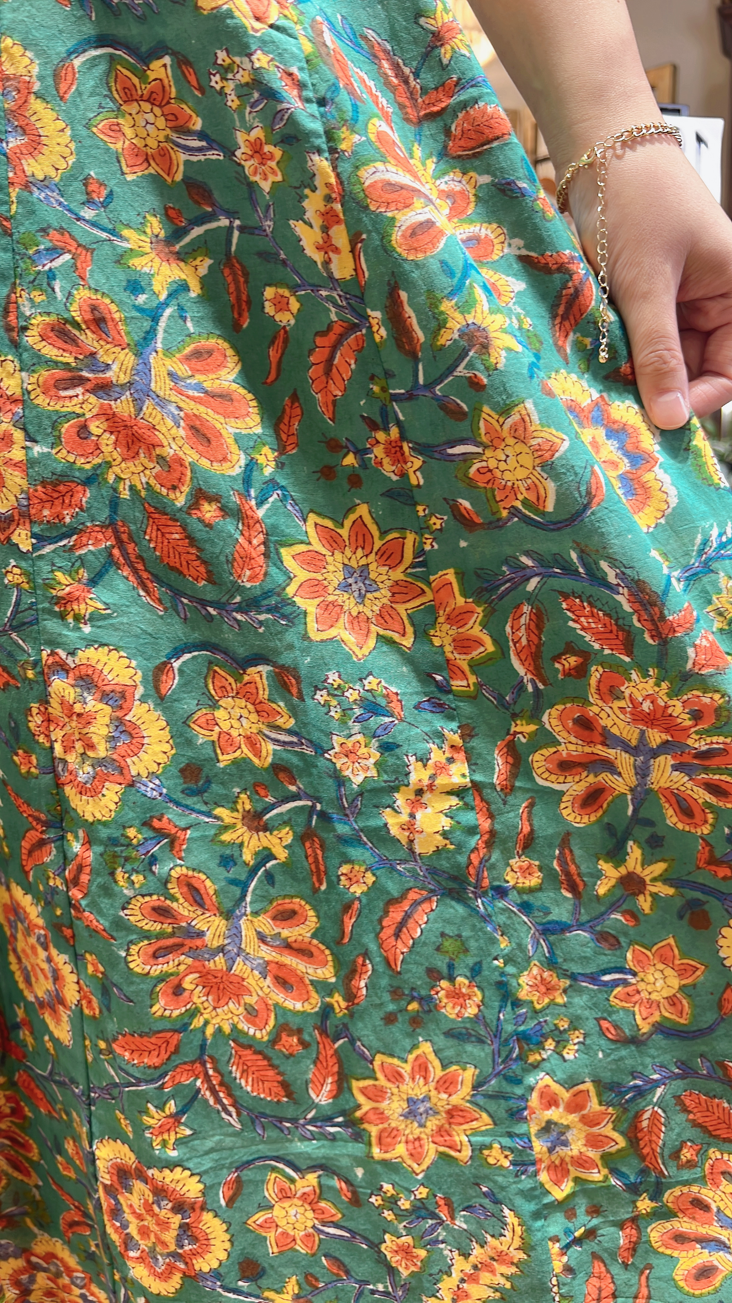 1968 Lake Green 12-Cloth V-Neck Watercolour Floral BP OP 44.5"