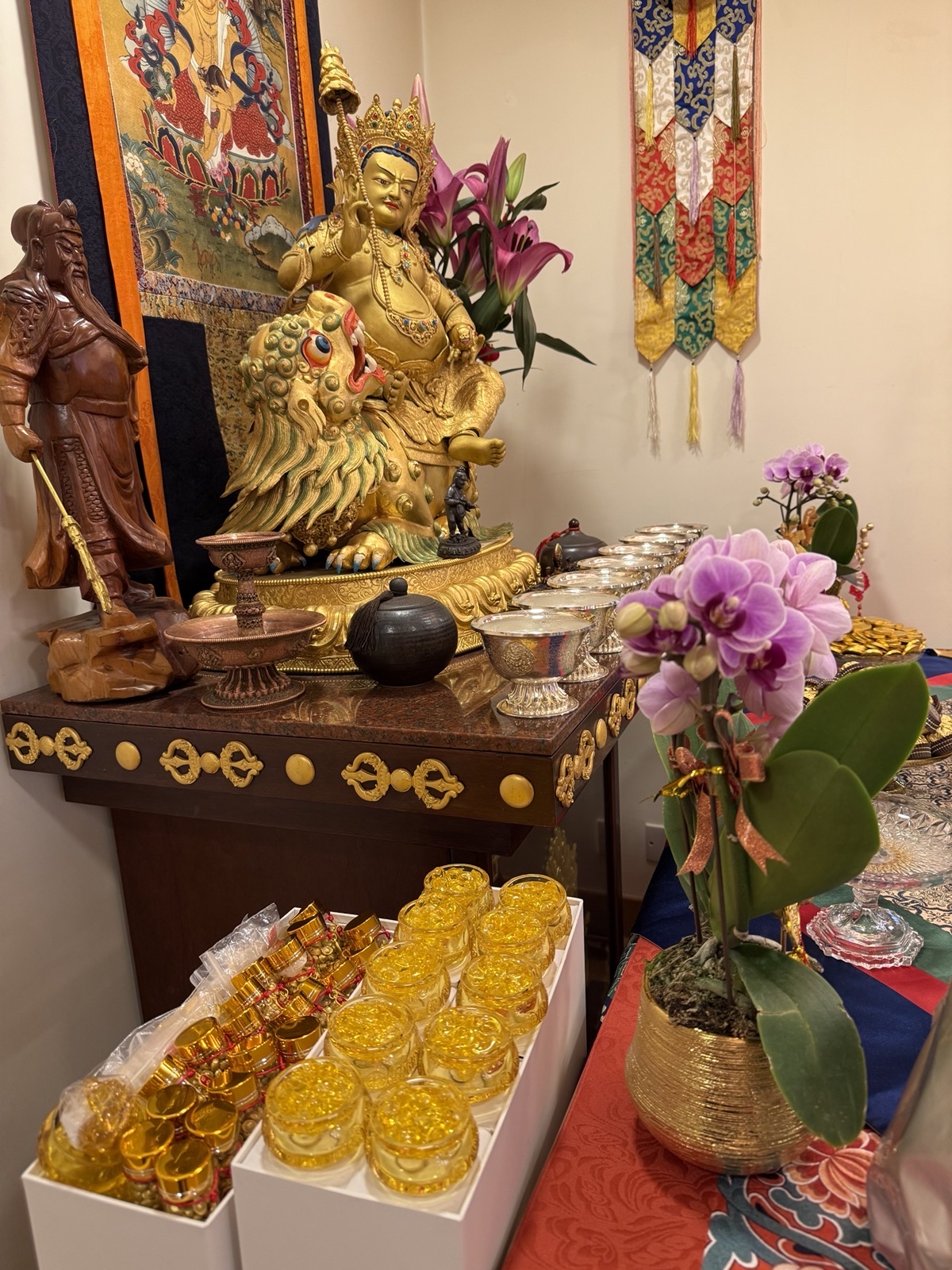 當卡中心新年義賣品#5：金元寶大吉瓶（放正東財位）如23/2寄出（不包郵）義賣品請勿使用積分扣減