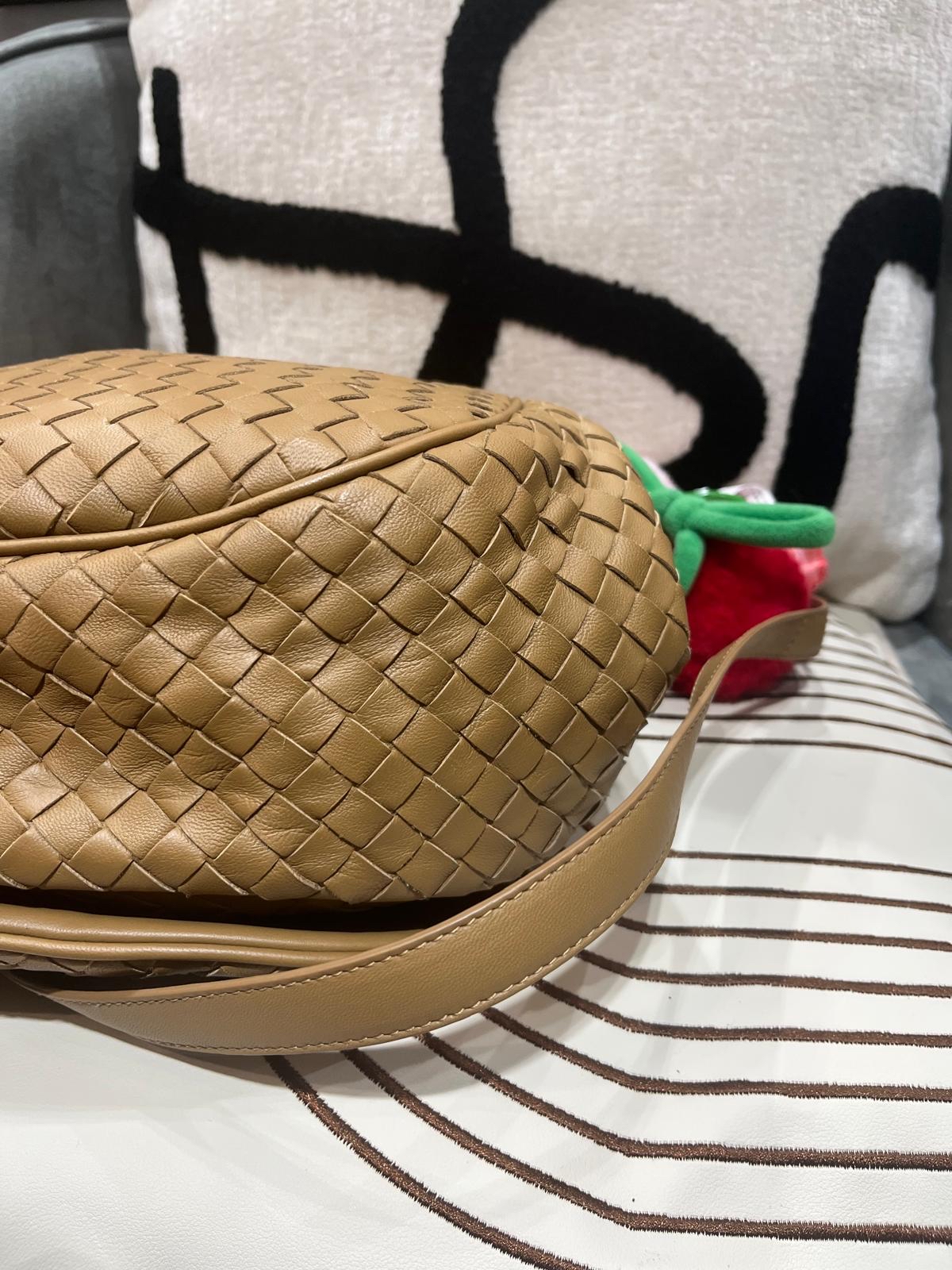 Bottega Veneta BV Crossbody Bag 100%Authentic, 98%New ✅Dust bag