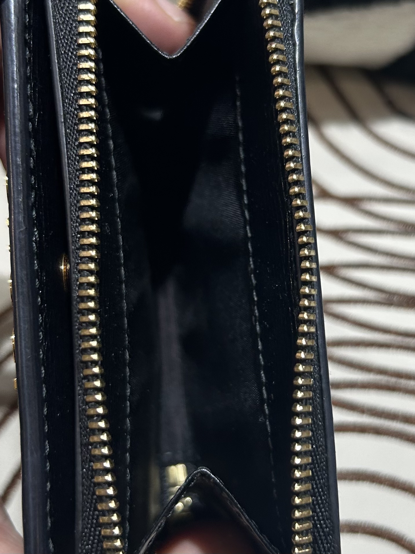 Gucci Short Wallet 黑色金扣牛皮 100%Authentic, 99%New