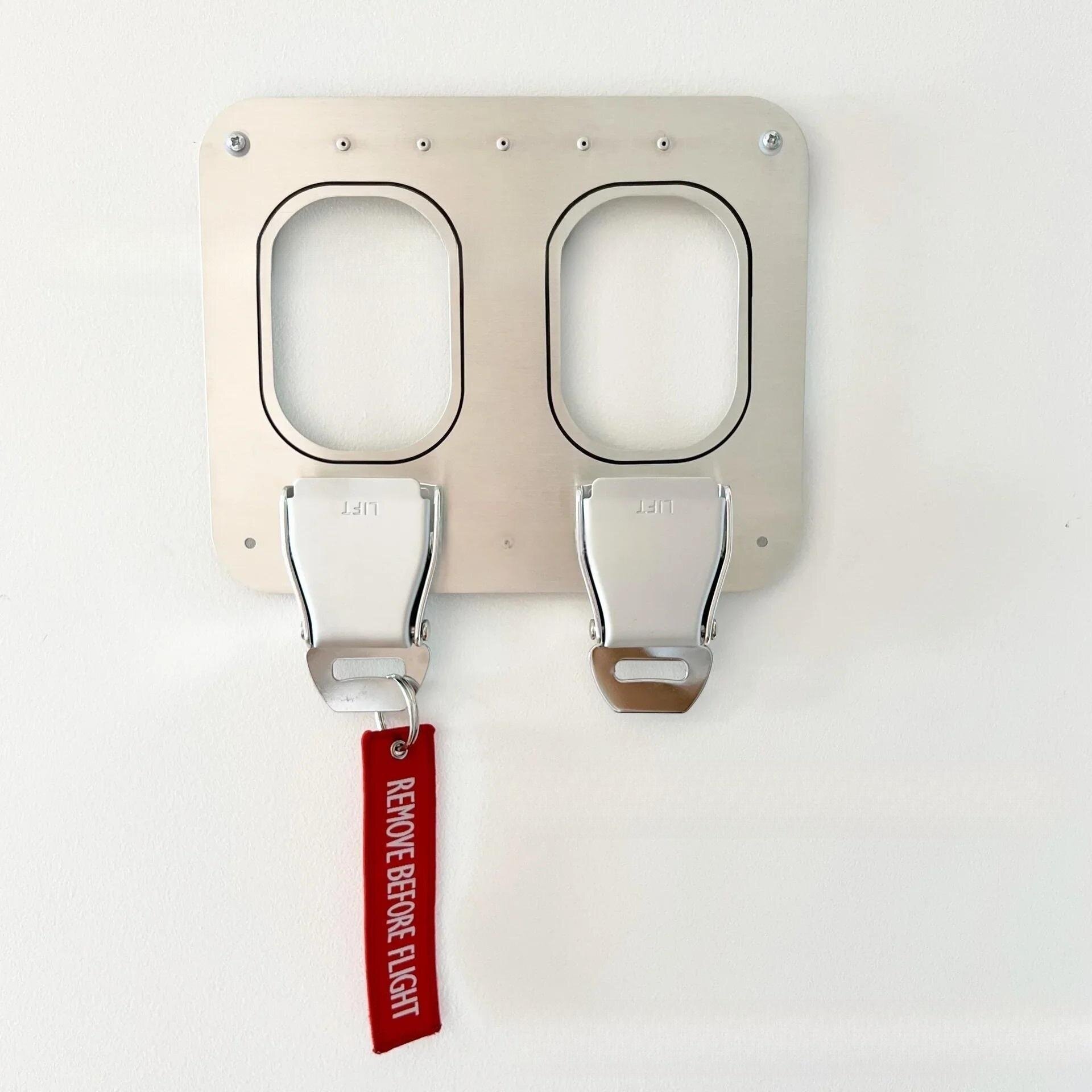 ✈️飛機舷窗與安全帶扣鑰匙收納架（Five Window Airplane Seatbelt Buckle Key Holder）