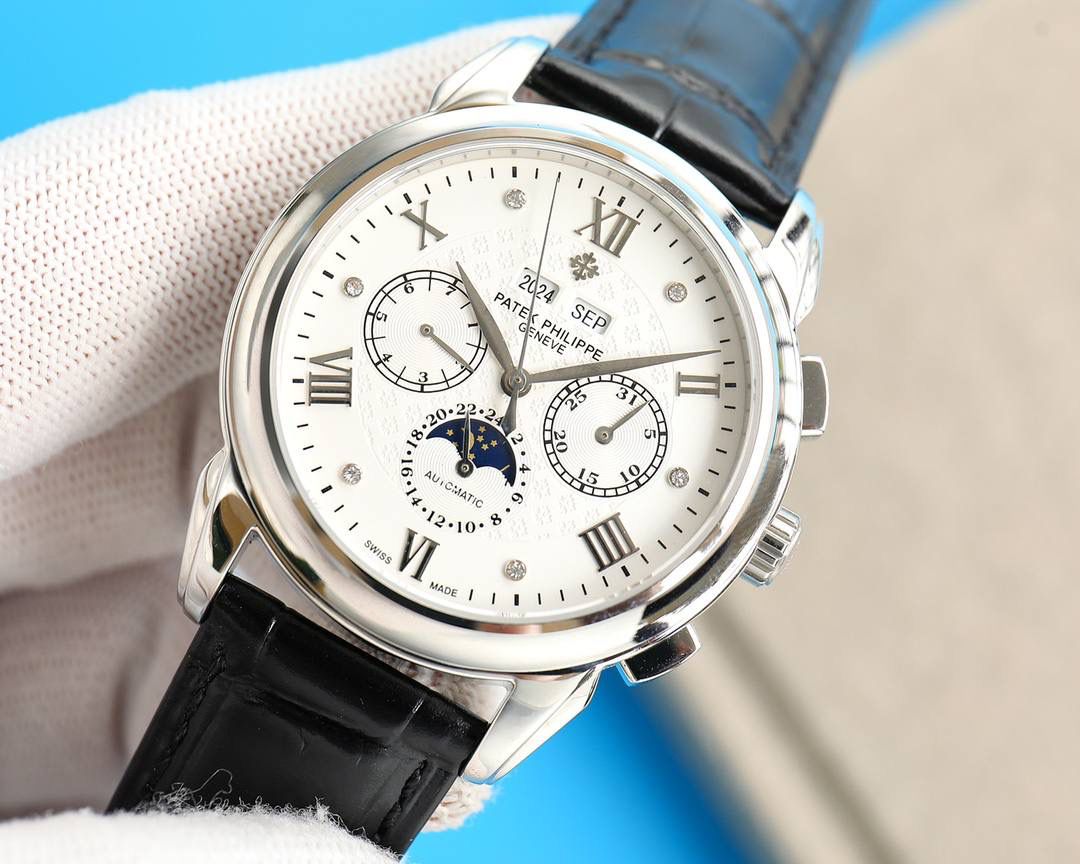 百达翡丽超级复杂功能计时系列！用心之作，细节方面： 1：团队历时两年多精心设计，不计成本，敢为人先，力求完美，克服重重难关，突破多层技术瓶颈，机芯型号为CH 29-535 升级版，质量稳定！ 2：尺寸41毫米，厚度11毫米！ 3：表壳为316L全钢镀纳米铂金表技术，更彰显高贵大气，表带搭配意大利头层小牛皮！更显大气上档次！你值得拥有！