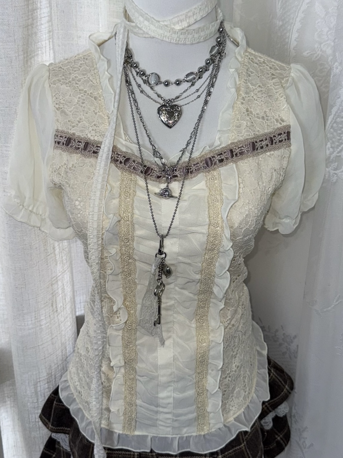 Axes Femme Creamy Cake Lace Top