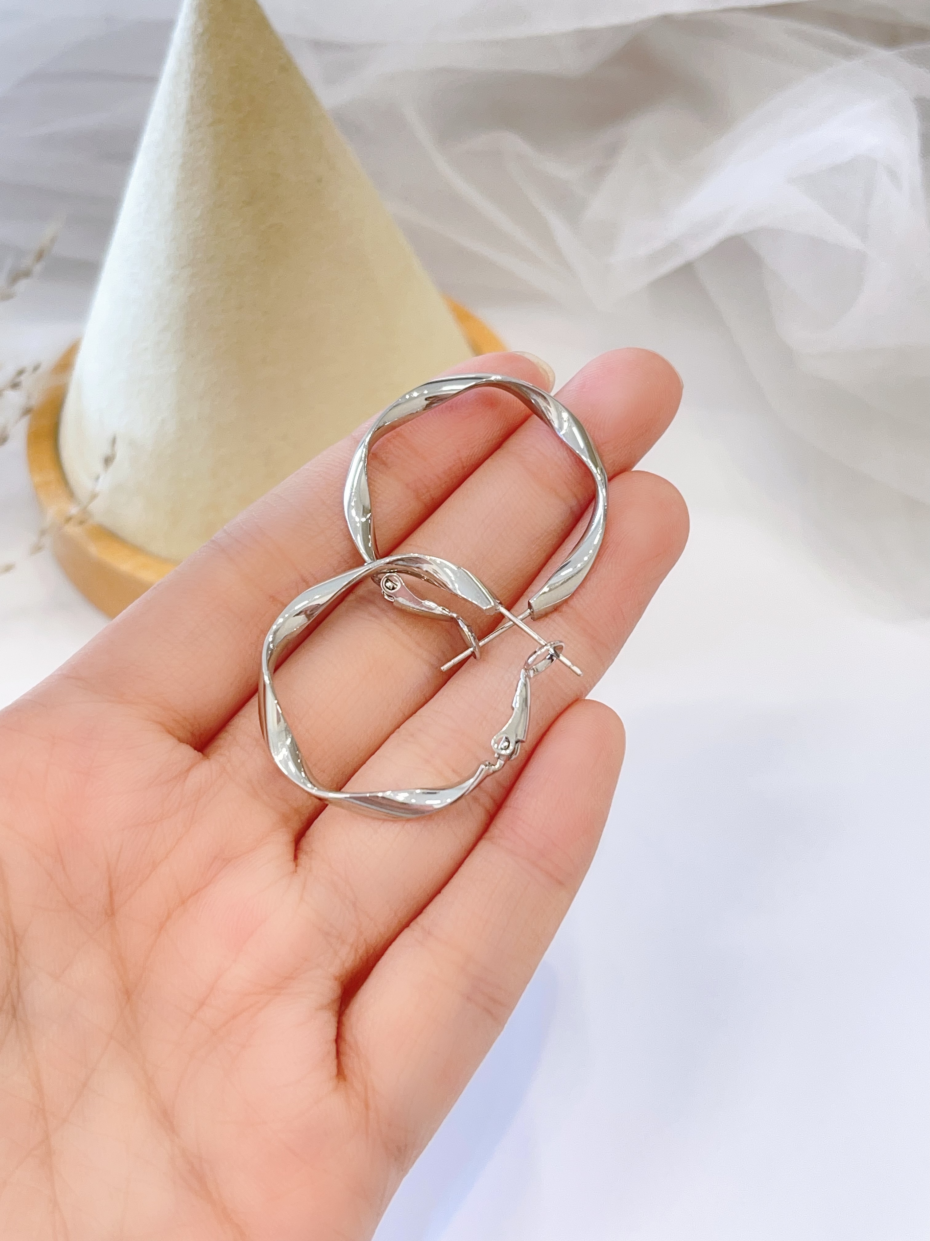 波浪式设计耳圈耳环