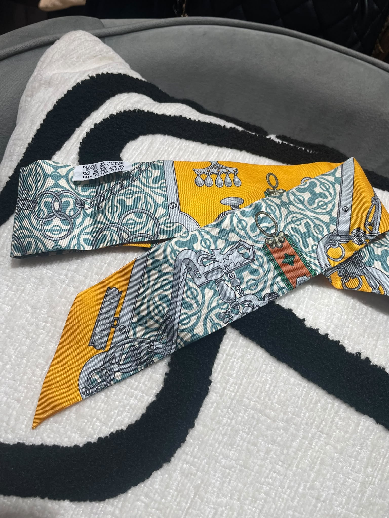 Hermes Twilly 100%silk 100%Authentic, 99%New unused
