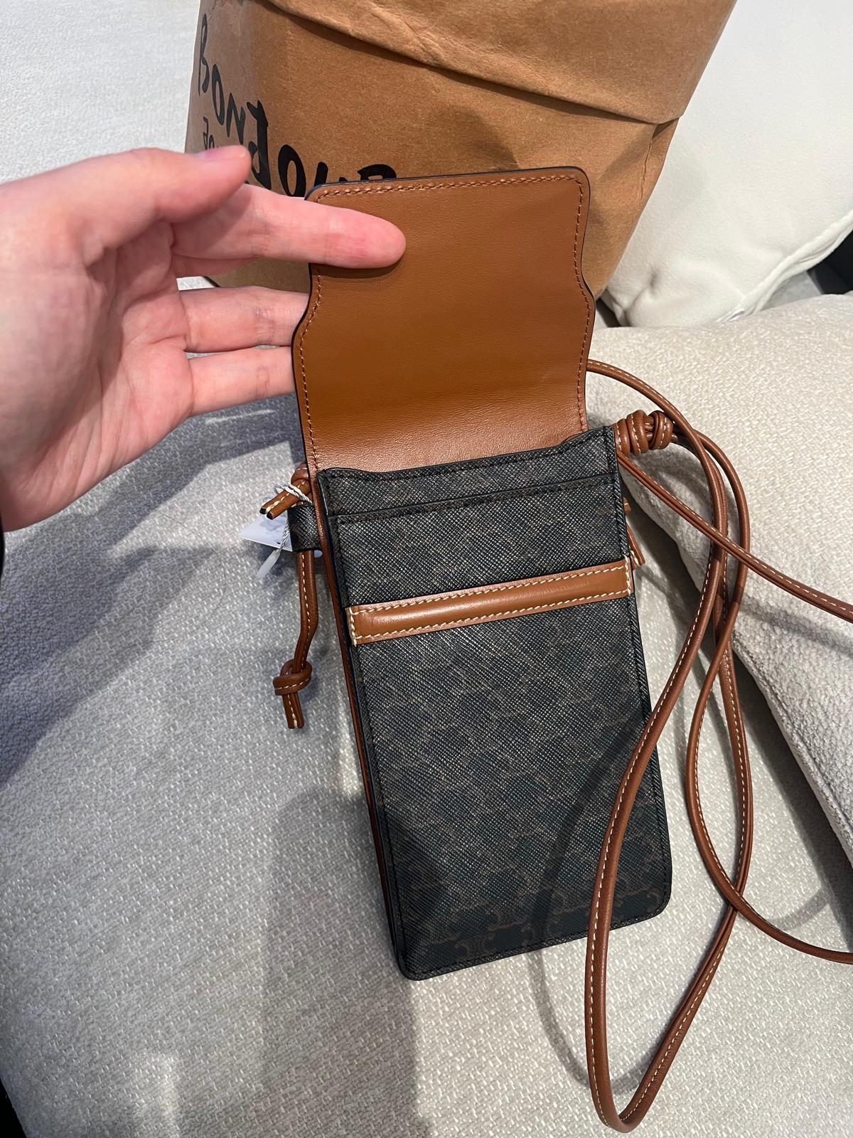 Celine Triomphe Phone Bag 小牛皮電話袋 100%Authentic,98%new ✅dust bag