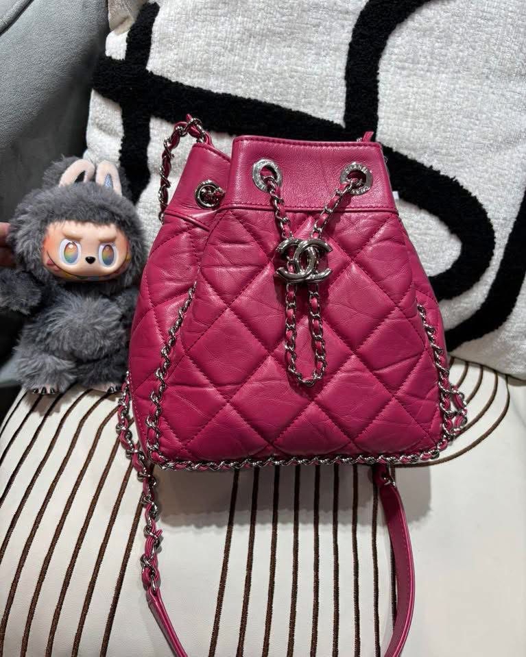 Chanel Crumpled Calfskin Quilted Chain All Over Drawstring Bucket Bag Pink 100%Authentic, 98% new  ✅honogram✅dust bag 