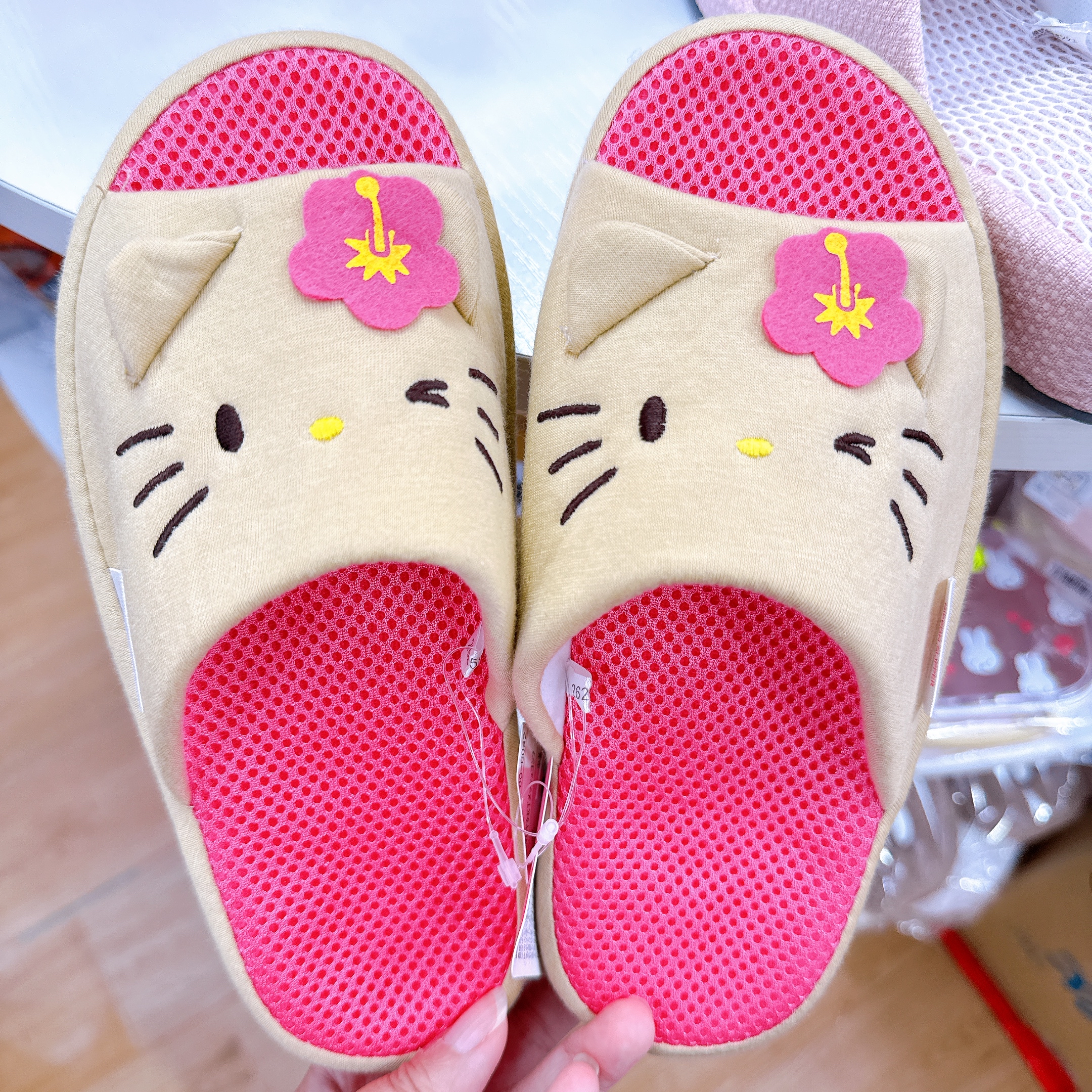 日本直送日本限定Hello Kitty網底拖鞋 23至25 cm 十分透氣