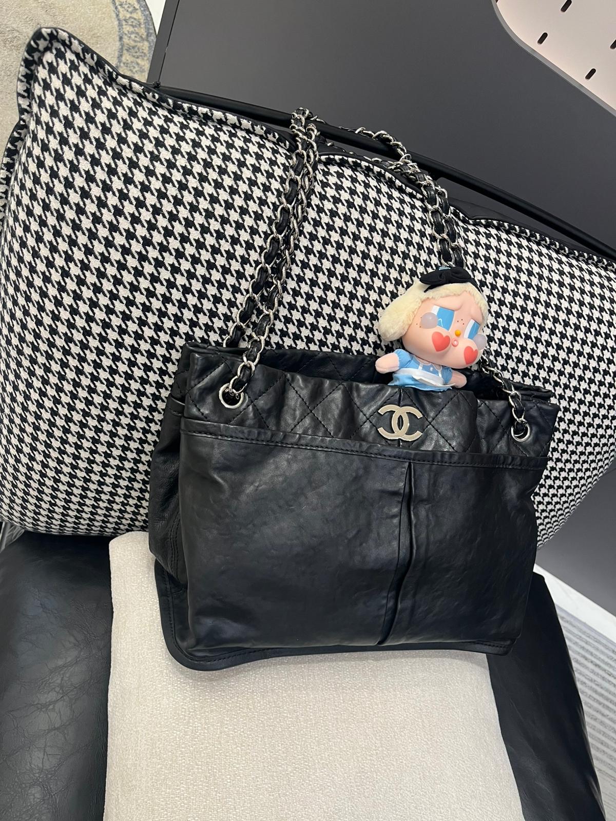 Chanel shoulder bag calfskin ,100%Authentic,95%new  ✅card✅dust bag  