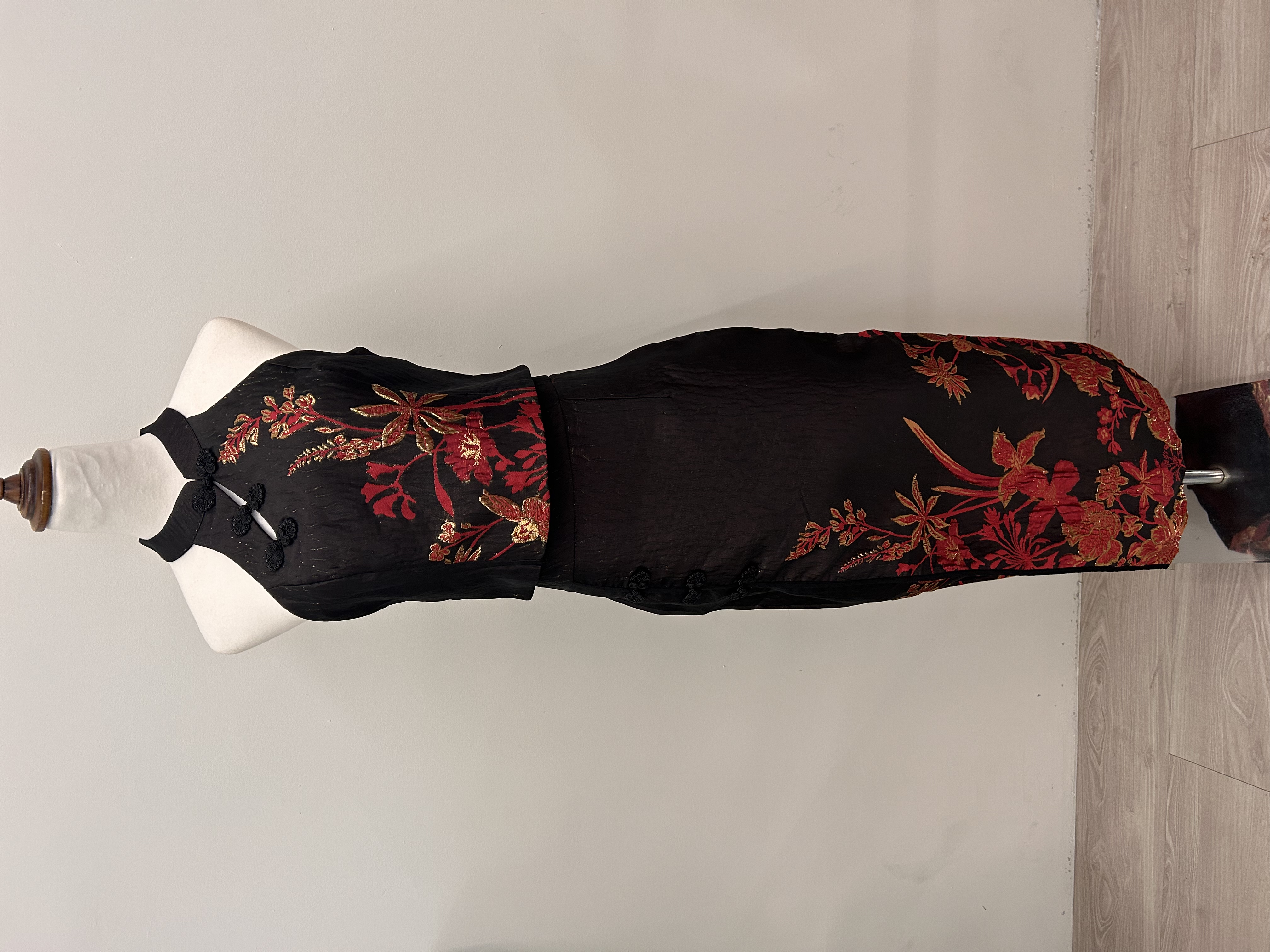 574.WB Cheong San Cut in Top & Skirt 