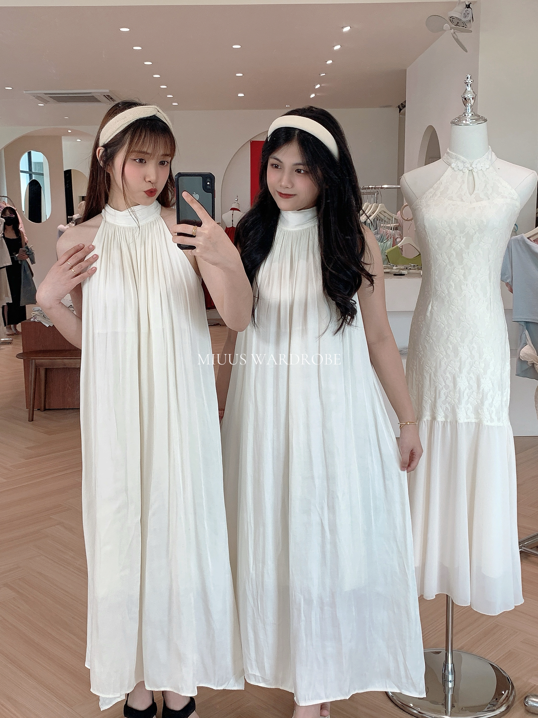 4274 气质挂脖连身裙