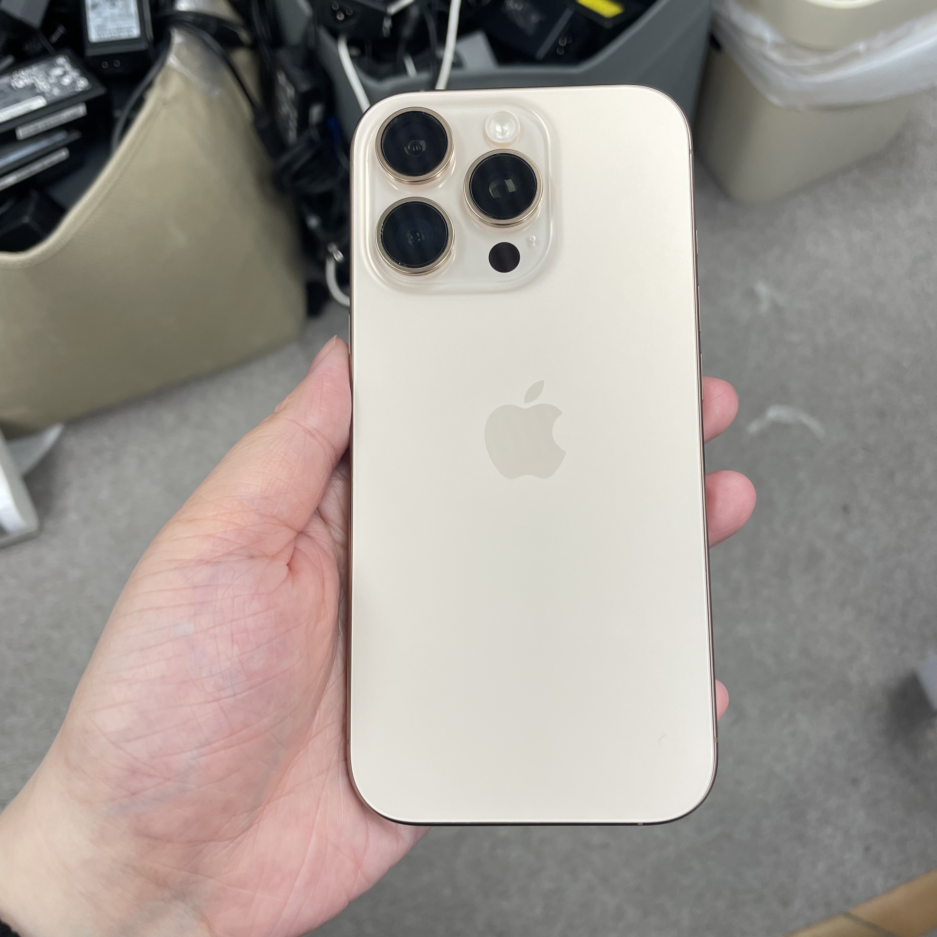 *5923 16 Pro 勁靚機 256GB 電93 沙色 gold