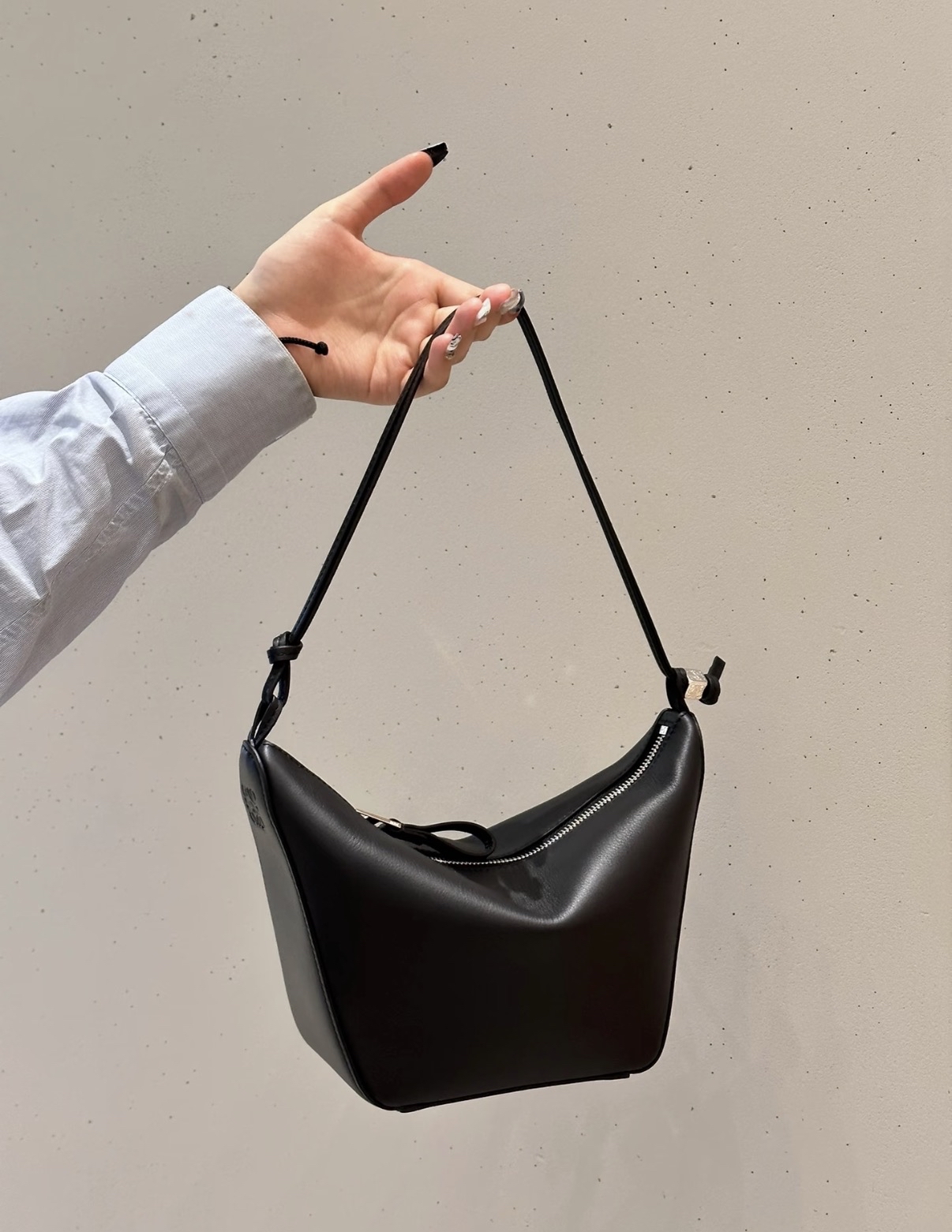限時優惠🌼經典款✨訂貨🍒Loewe mini hammock hobo  Size 28x17x9.5cm 另有長肩帶可做斜孭