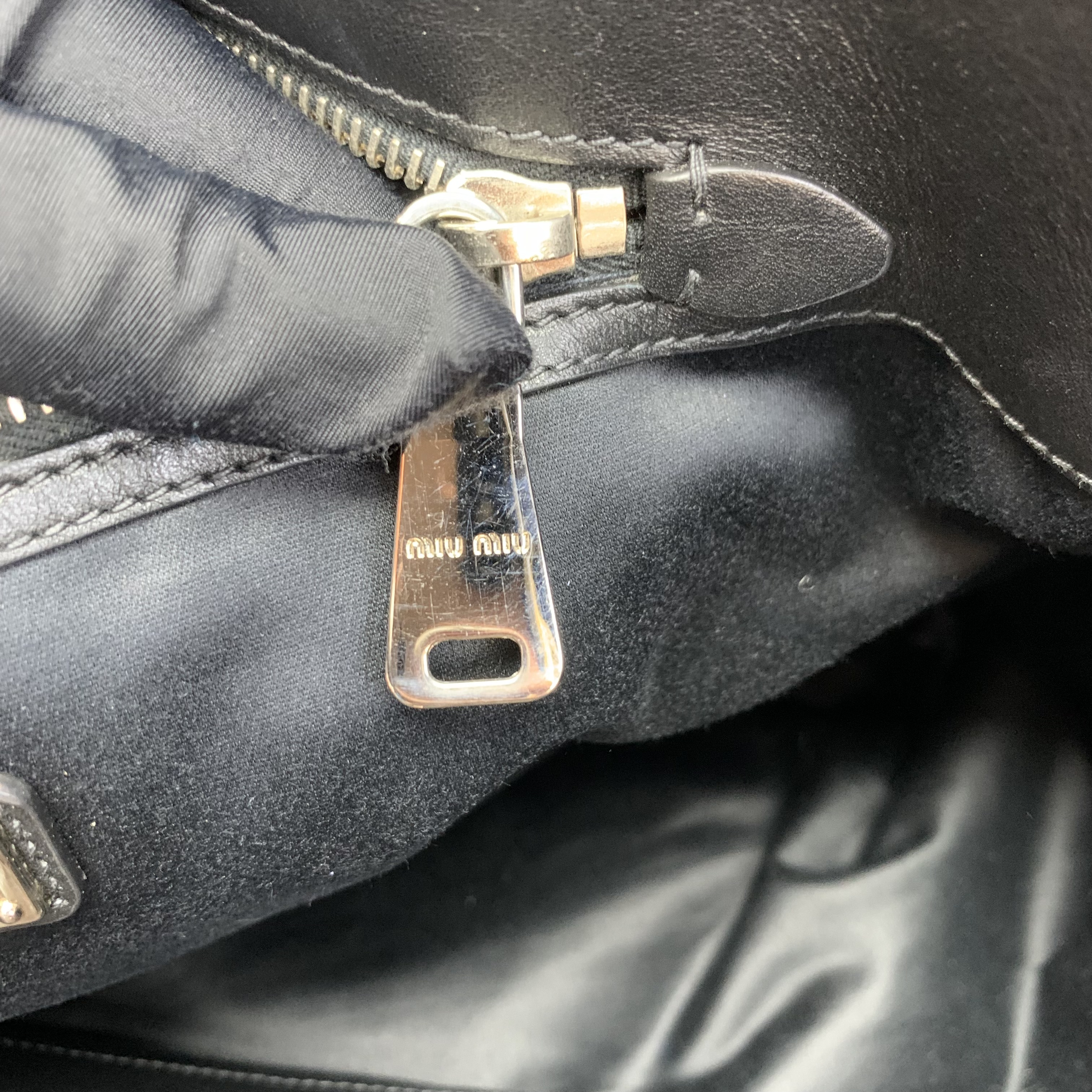 OL必備大牌平價黑色手袋👜Miumiu中古黑色皮革手袋