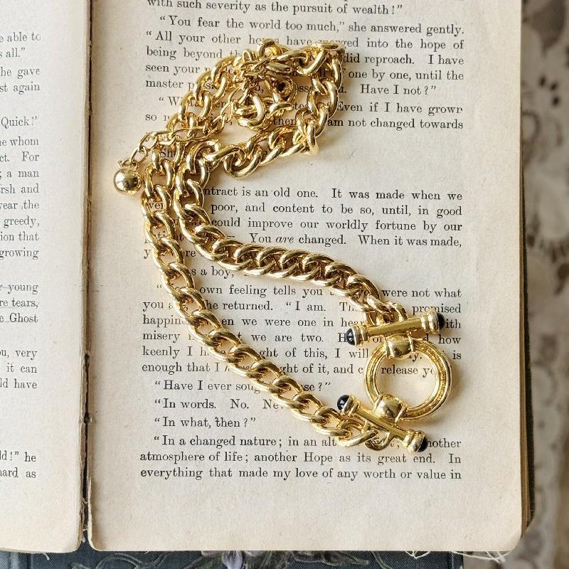 Vintage 1980s Designer-Quality Gold-Tone Chain Necklace with Faux Toggle Motif(MT2385)