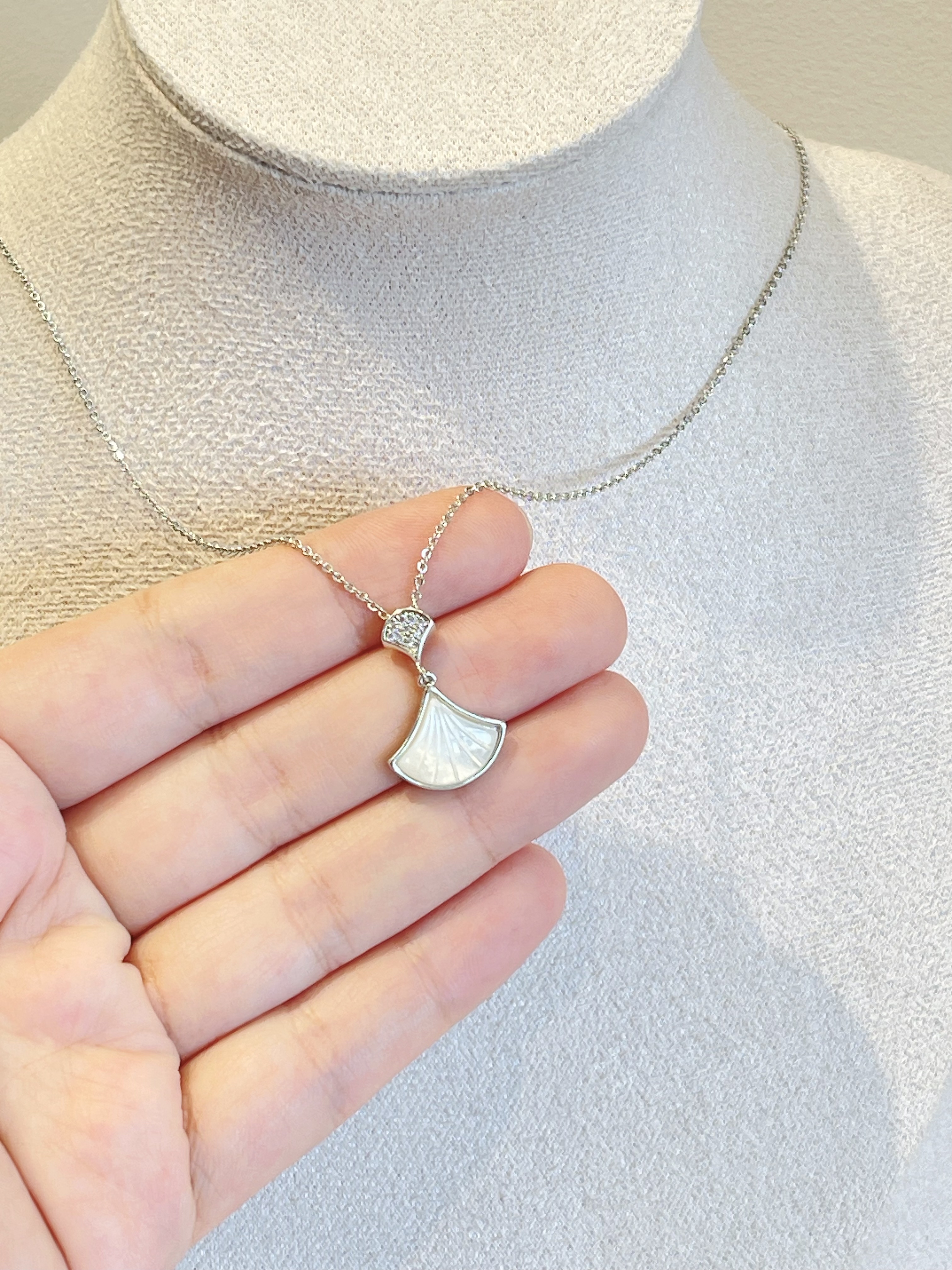 小裙子贝壳设计项链