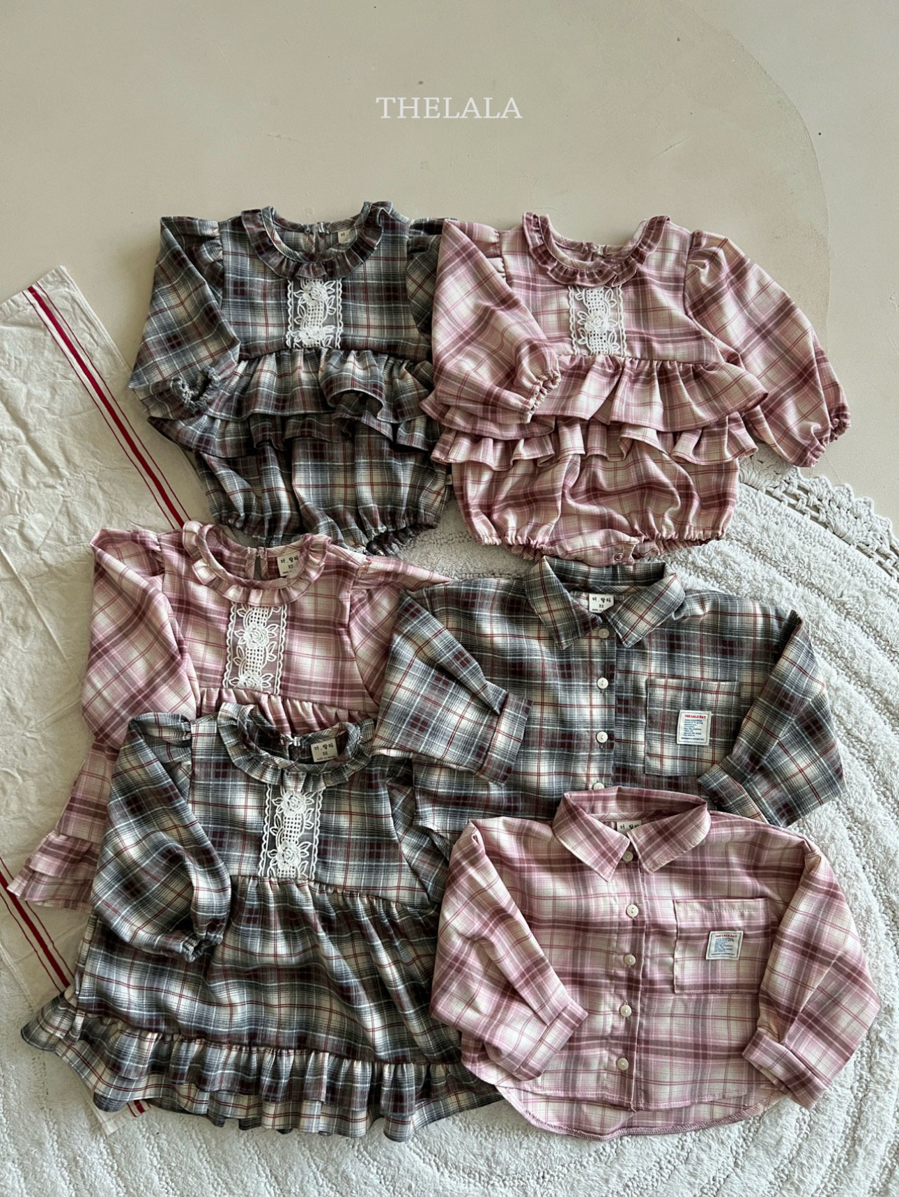 🌸預訂 韓國直送🌸🇰🇷THELALA兩色蕾絲層疊荷葉邊格紋長袖包屁衣