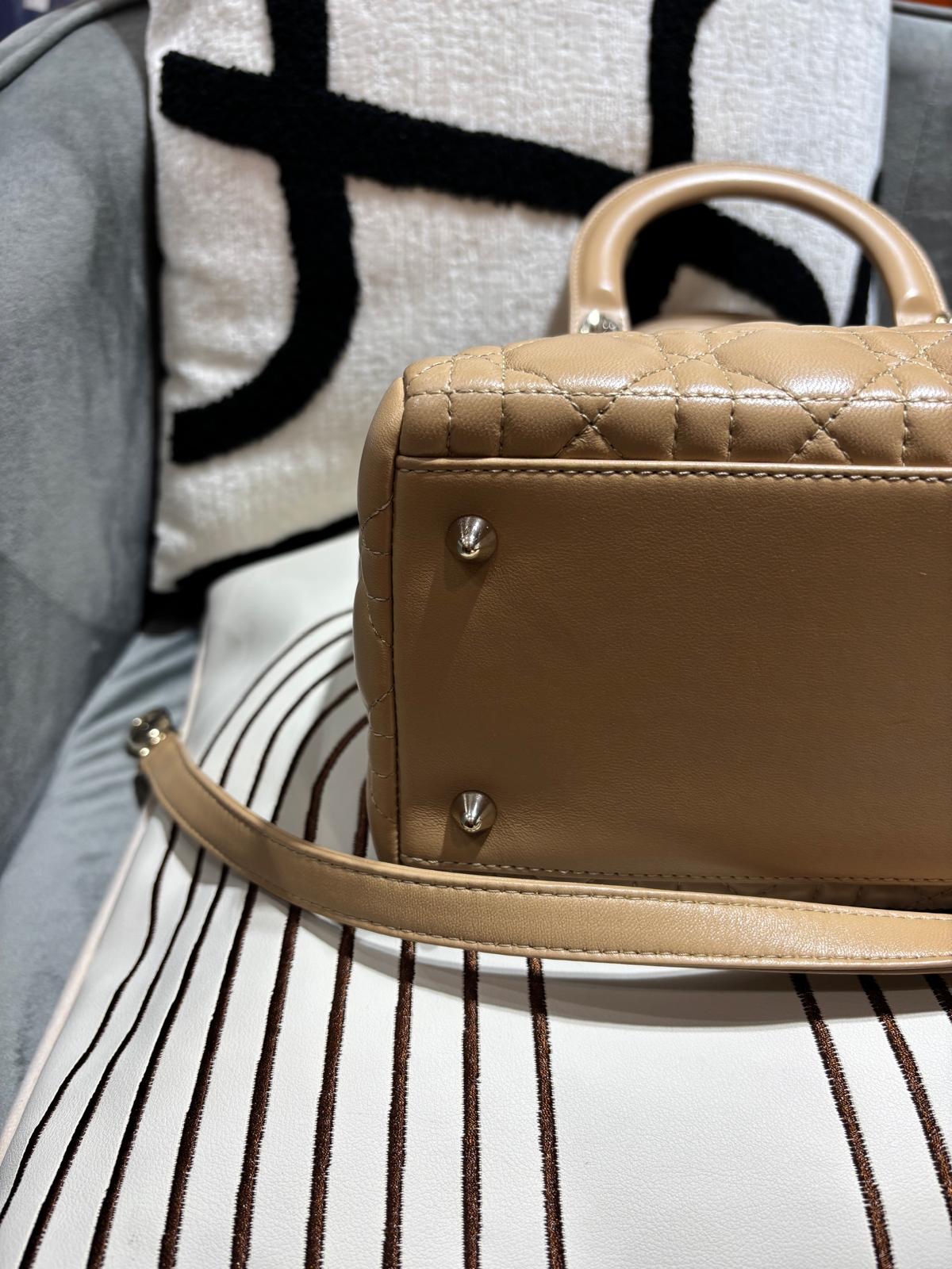 Dior lady Dior medium beige 100%Authentic, 98%new ✅ certificate card✅塵袋