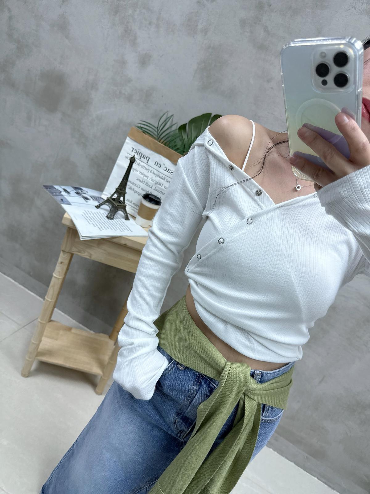 C01 啪鈕暗紋有帽Top