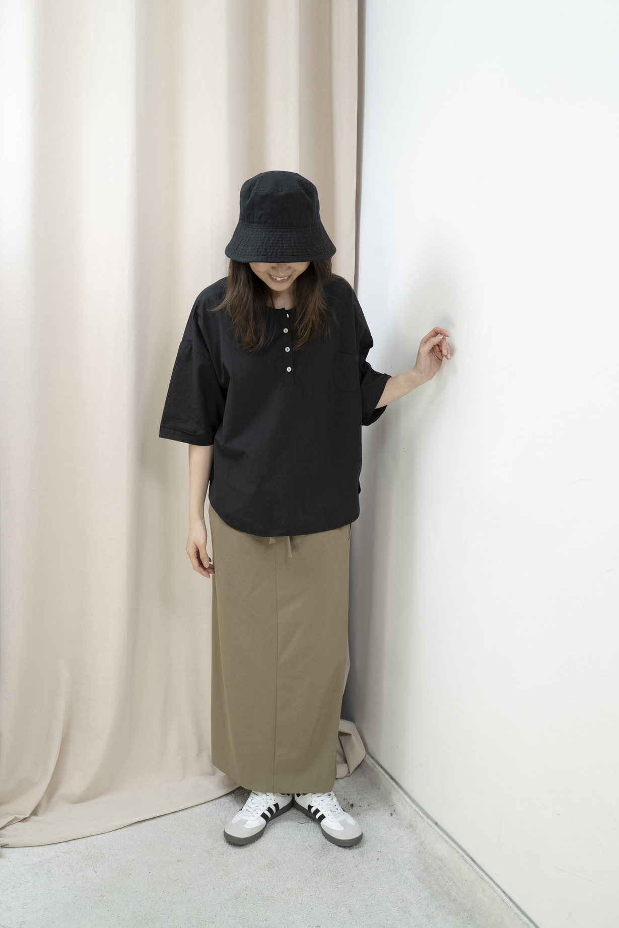 半開胸口袋斯文休閒上衣(黑色）