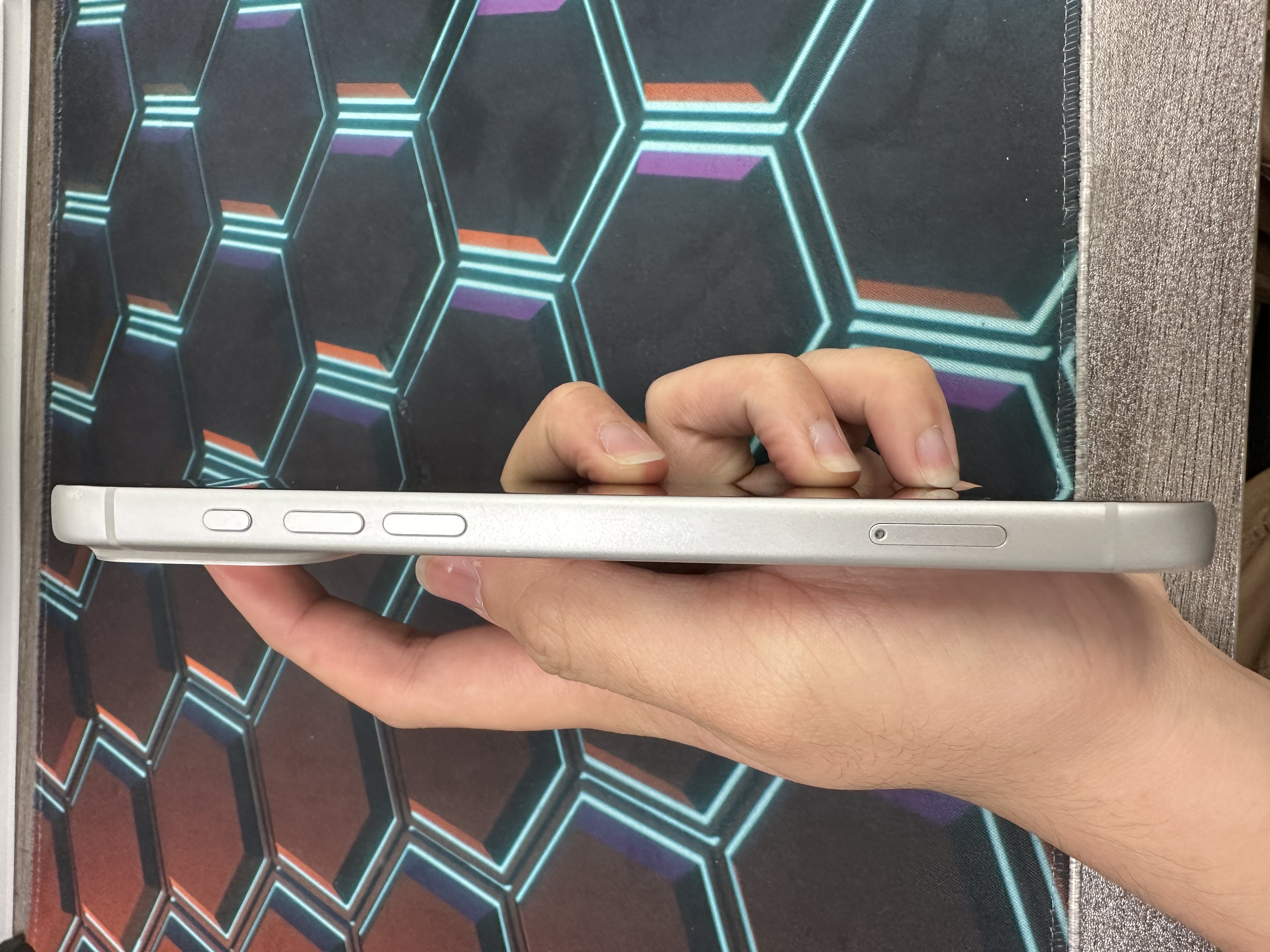 *8110 17 Pro Max 勁靚機 1TB 電99 銀色 Silver