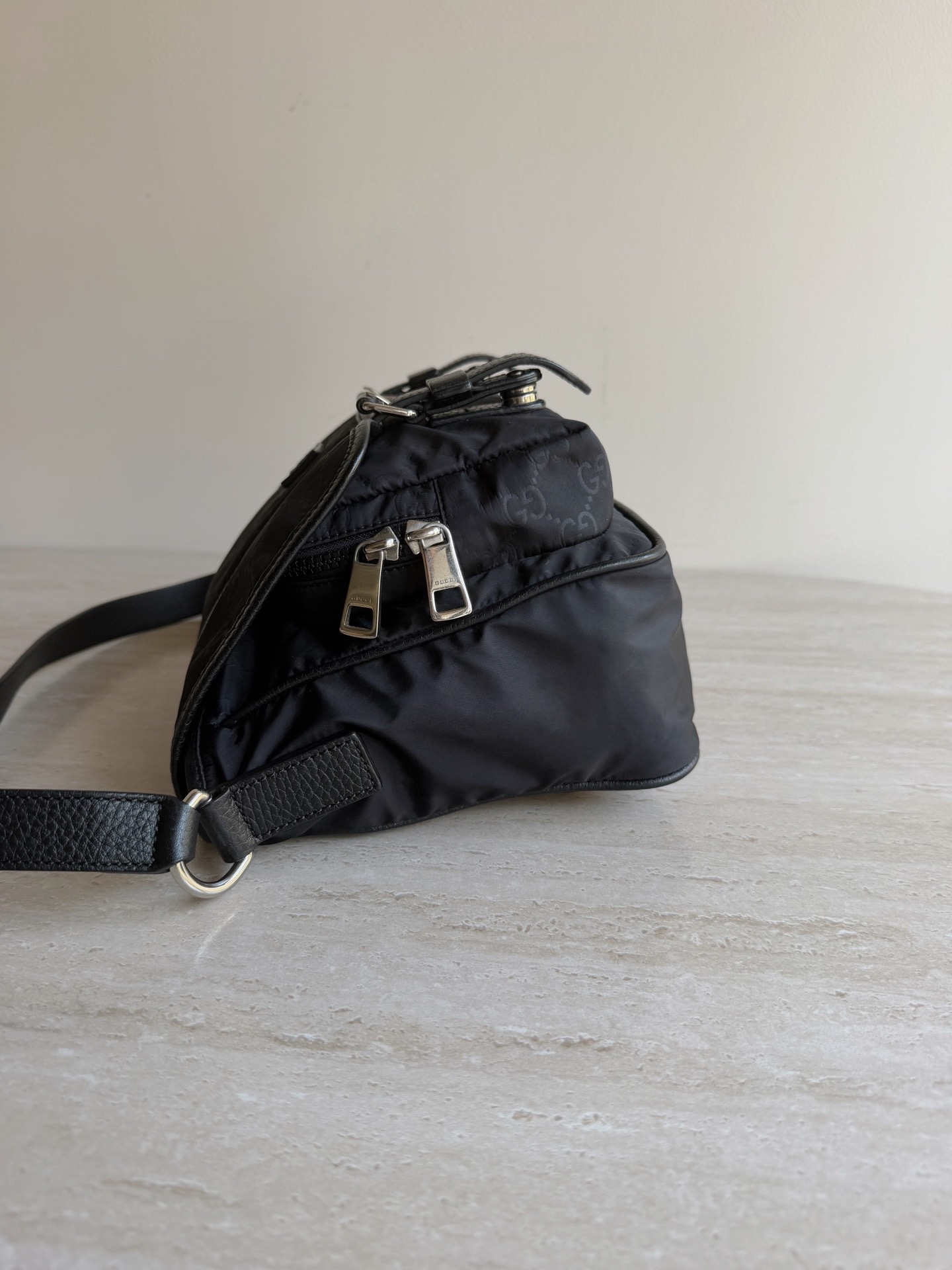 【預訂貨品】Gucci黑色老花尼龍郵差包