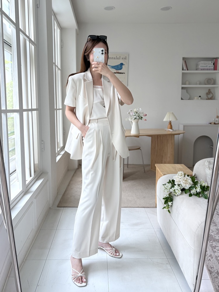 Aveline Relaxed Fit Blazer (Ivory)